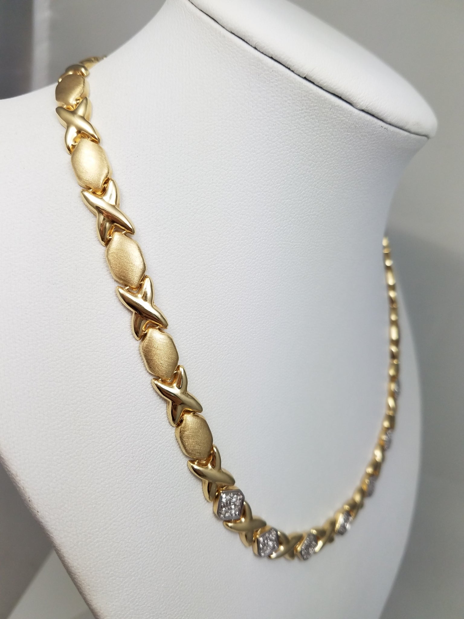 Lovely 16.5" 14k Yellow Gold Hollow X & O Link Natural Diamond Necklace