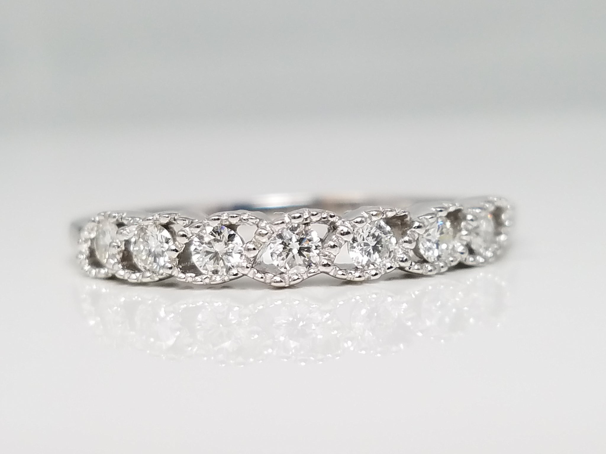 Attractive 18k White Gold Natural Diamond Ring Band