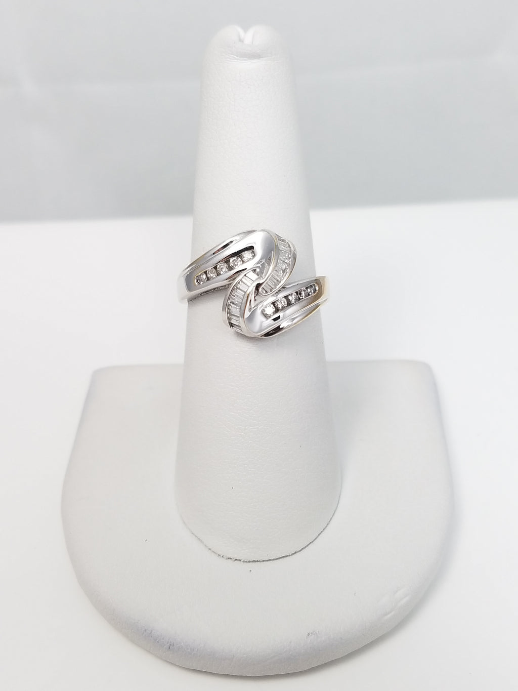 Classic 14k Yellow Gold Natural Diamond Swirly Ring Band