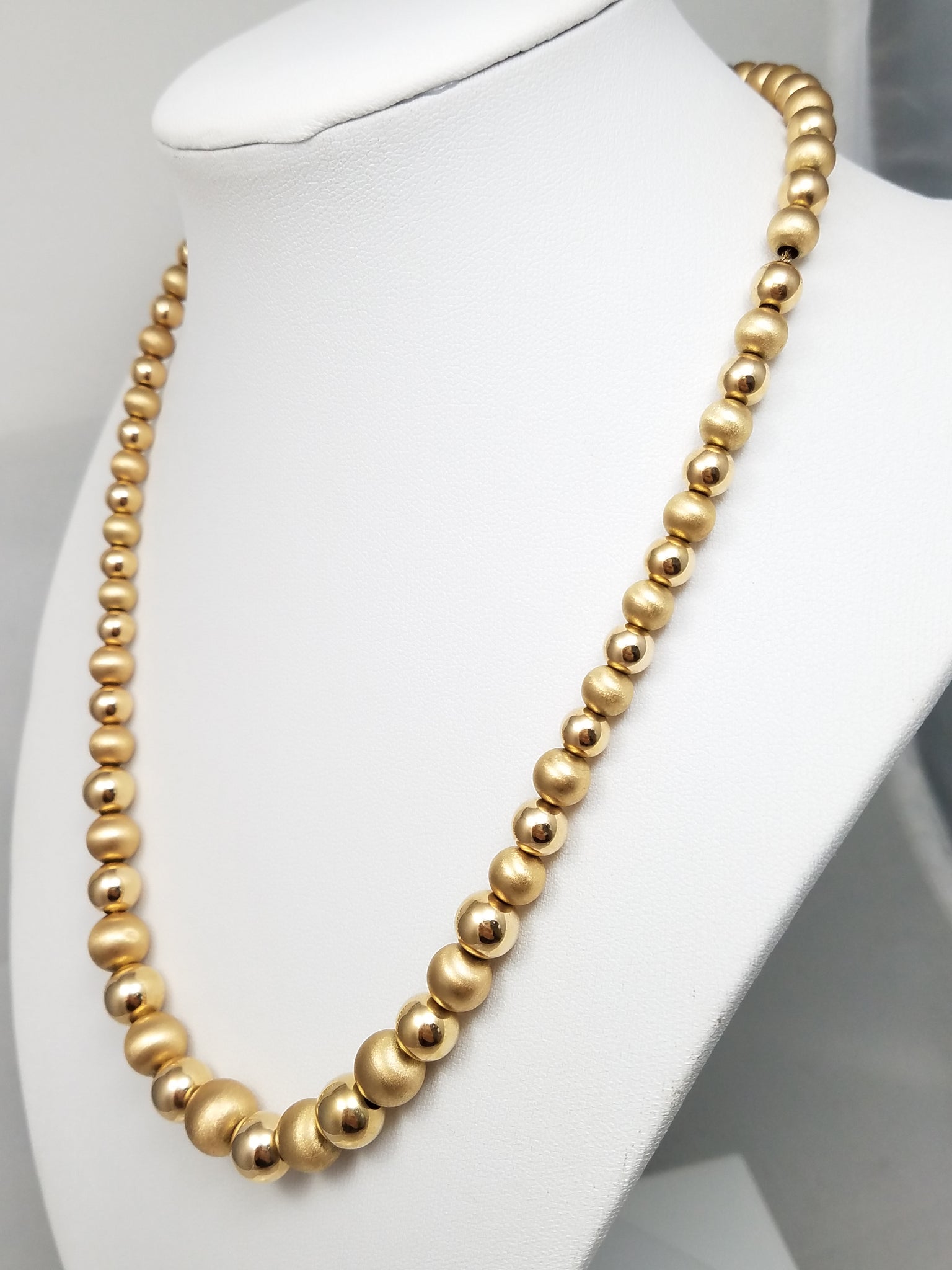 Sophisticated 18" 14k Yellow Gold Hollow Graduated Bead Necklace