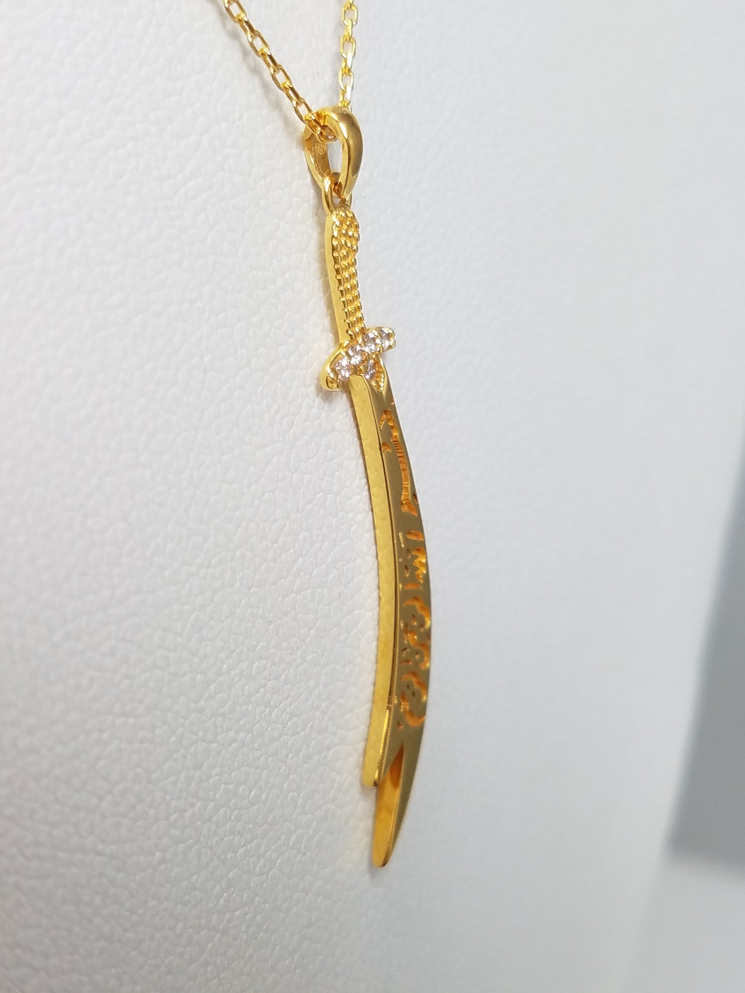 Magical 17"-18" Adjustable 21k Yellow Gold Cubic Zirconia Pendant Necklace
