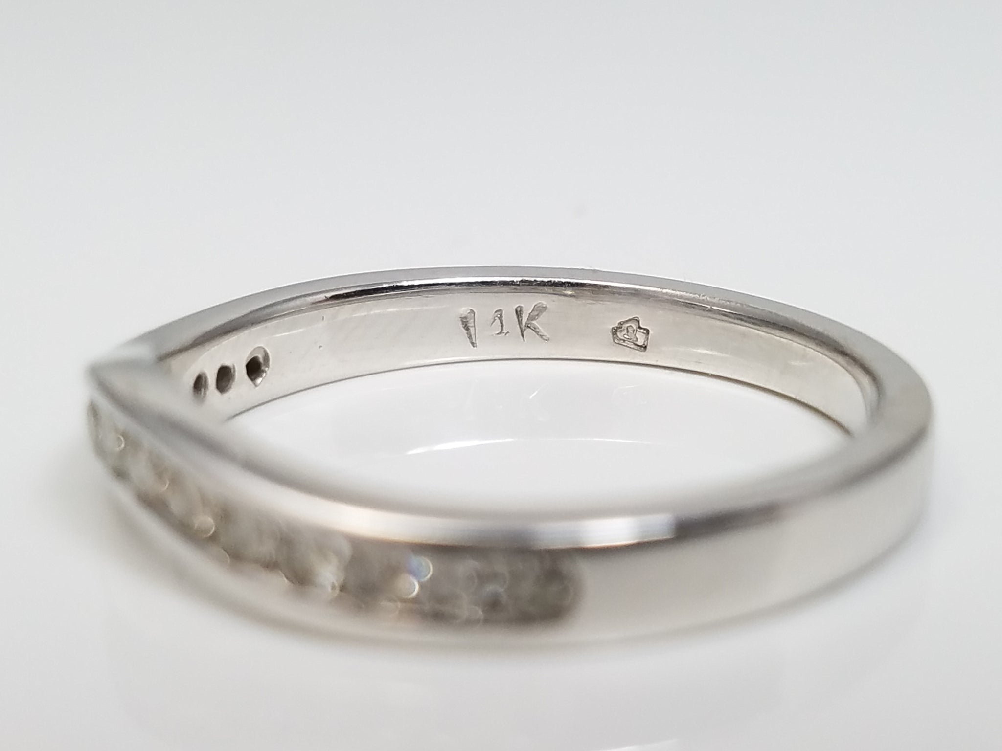 Curved 14k White Gold Natural Diamond Band