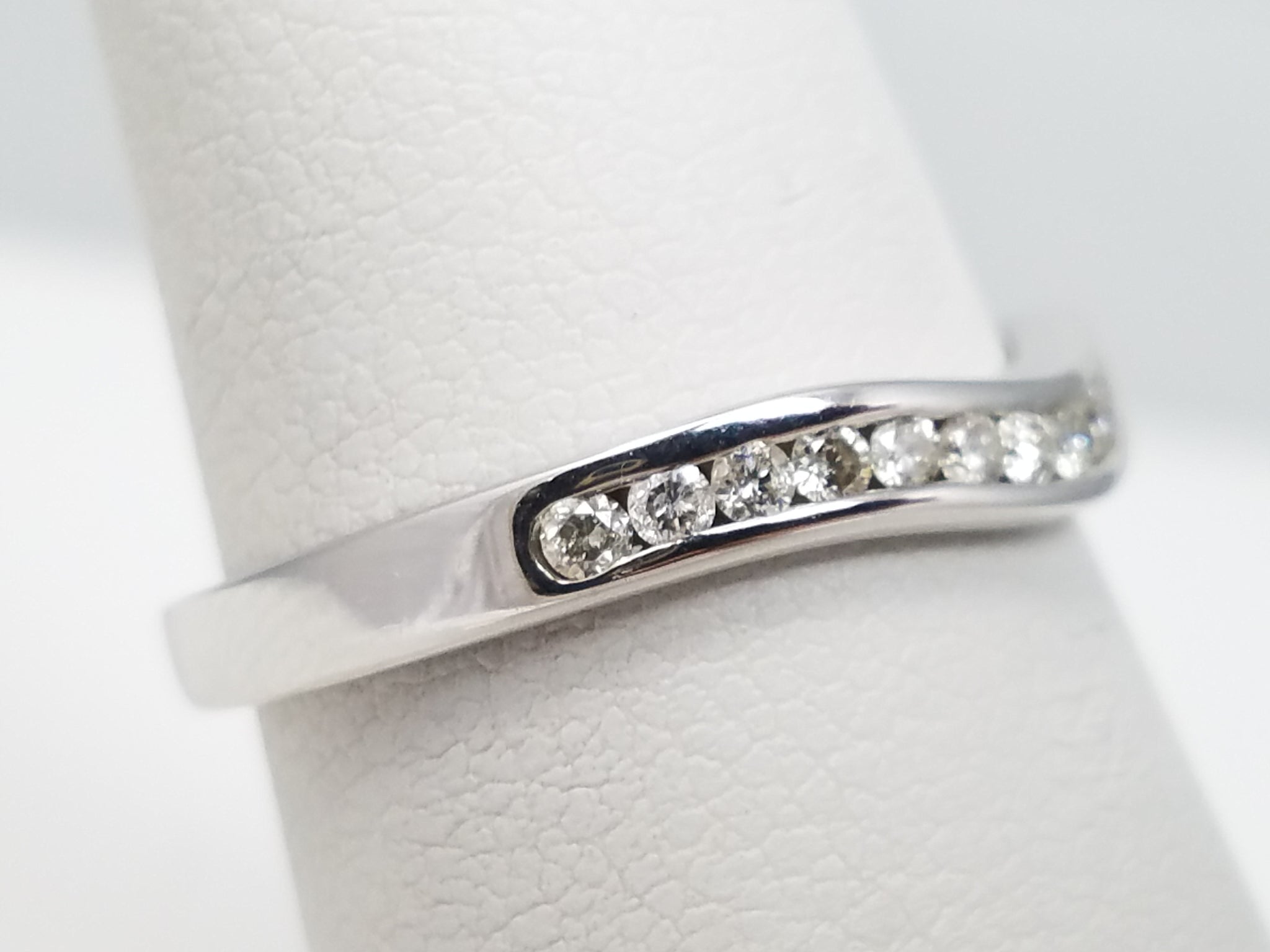 Curved 14k White Gold Natural Diamond Band
