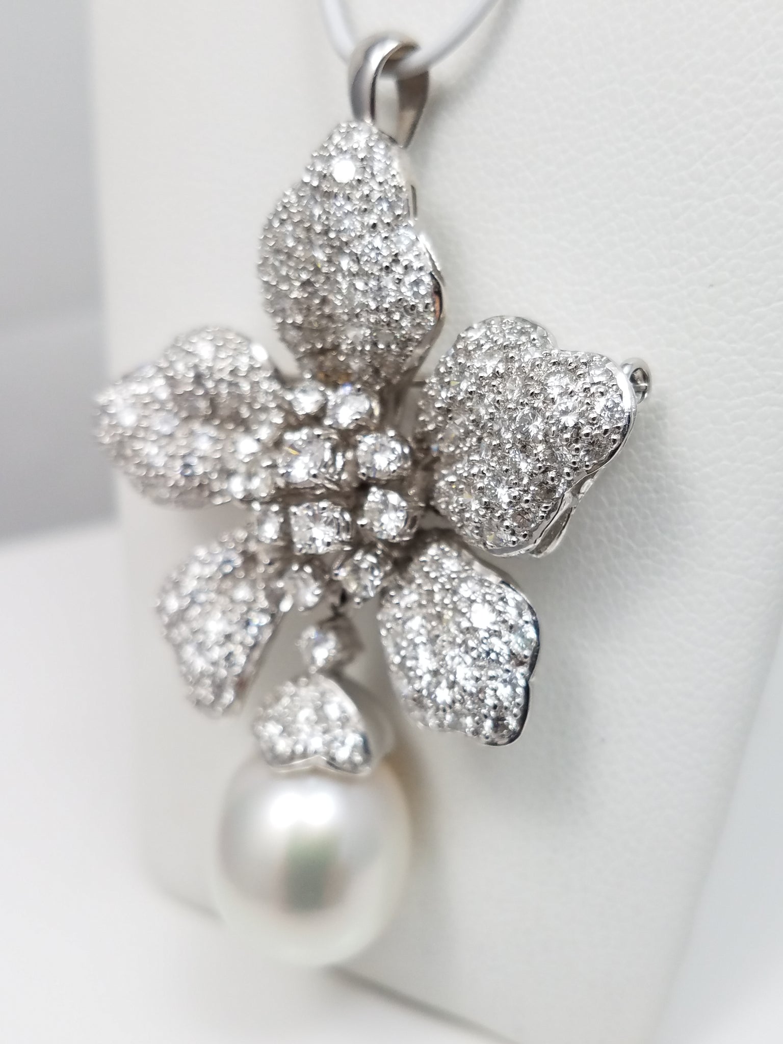 Extravagant 14k White Gold Tahitian Pearl Natural Diamond Pendant/Brooch