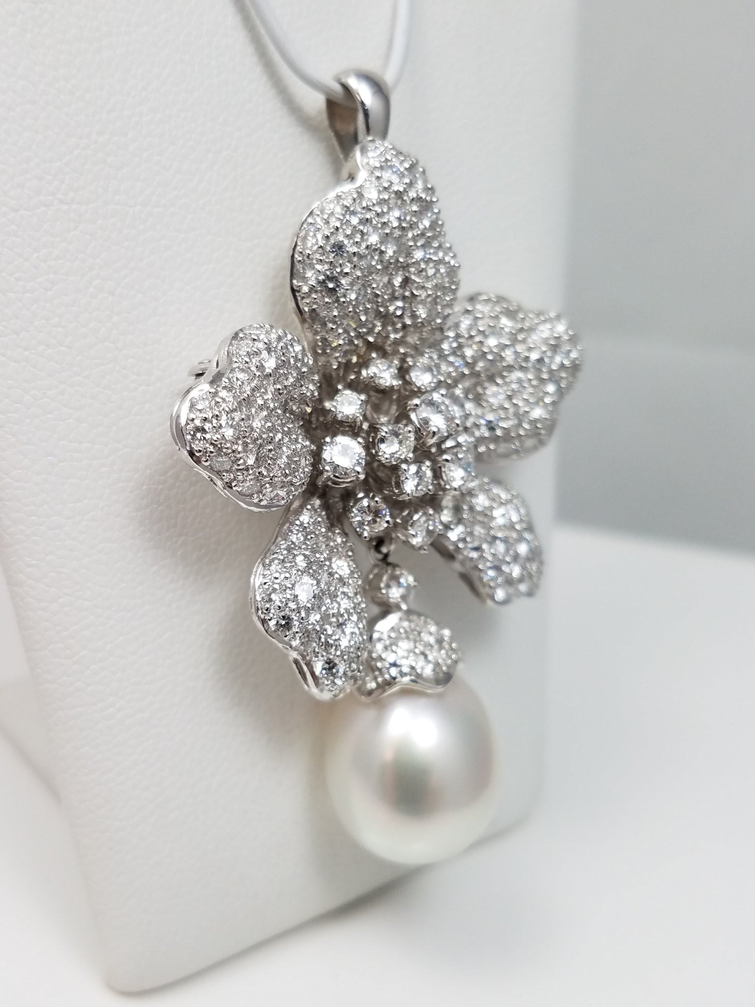 Extravagant 14k White Gold Tahitian Pearl Natural Diamond Pendant/Brooch