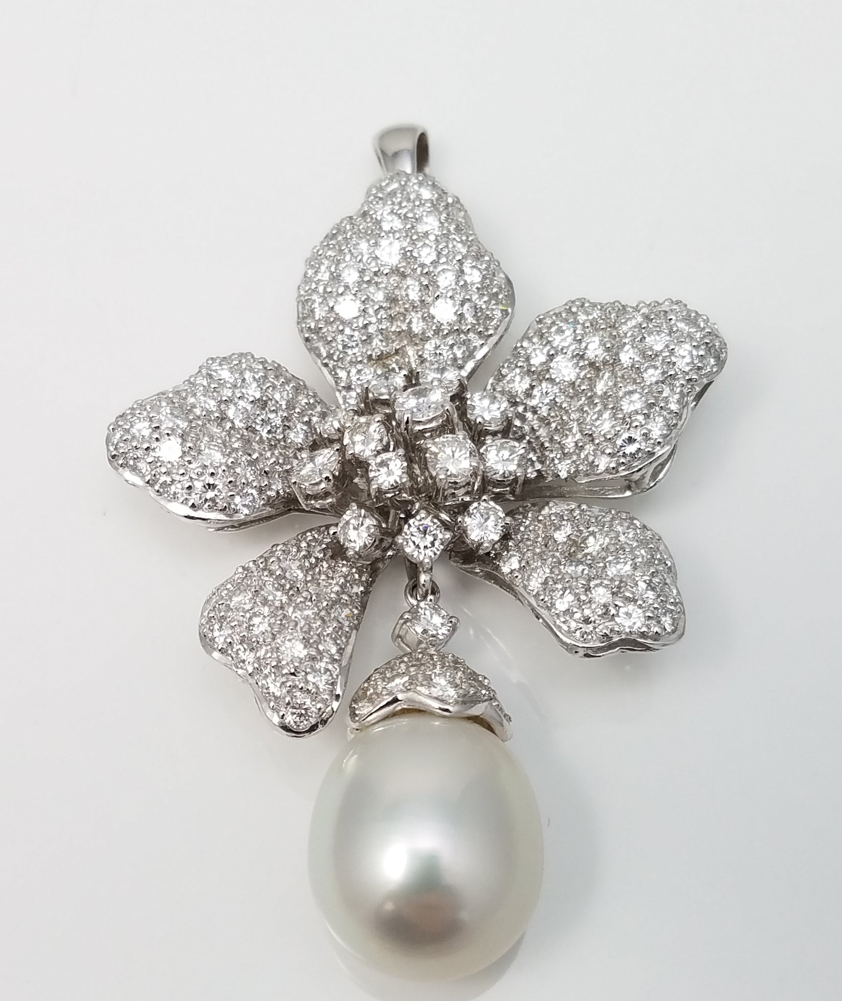 Extravagant 14k White Gold Tahitian Pearl Natural Diamond Pendant/Brooch