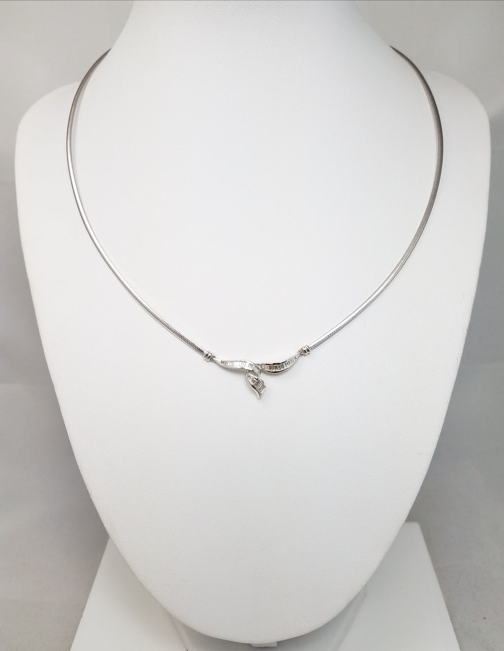 Luxurious 17" 18k White Gold Natural Diamond Necklace