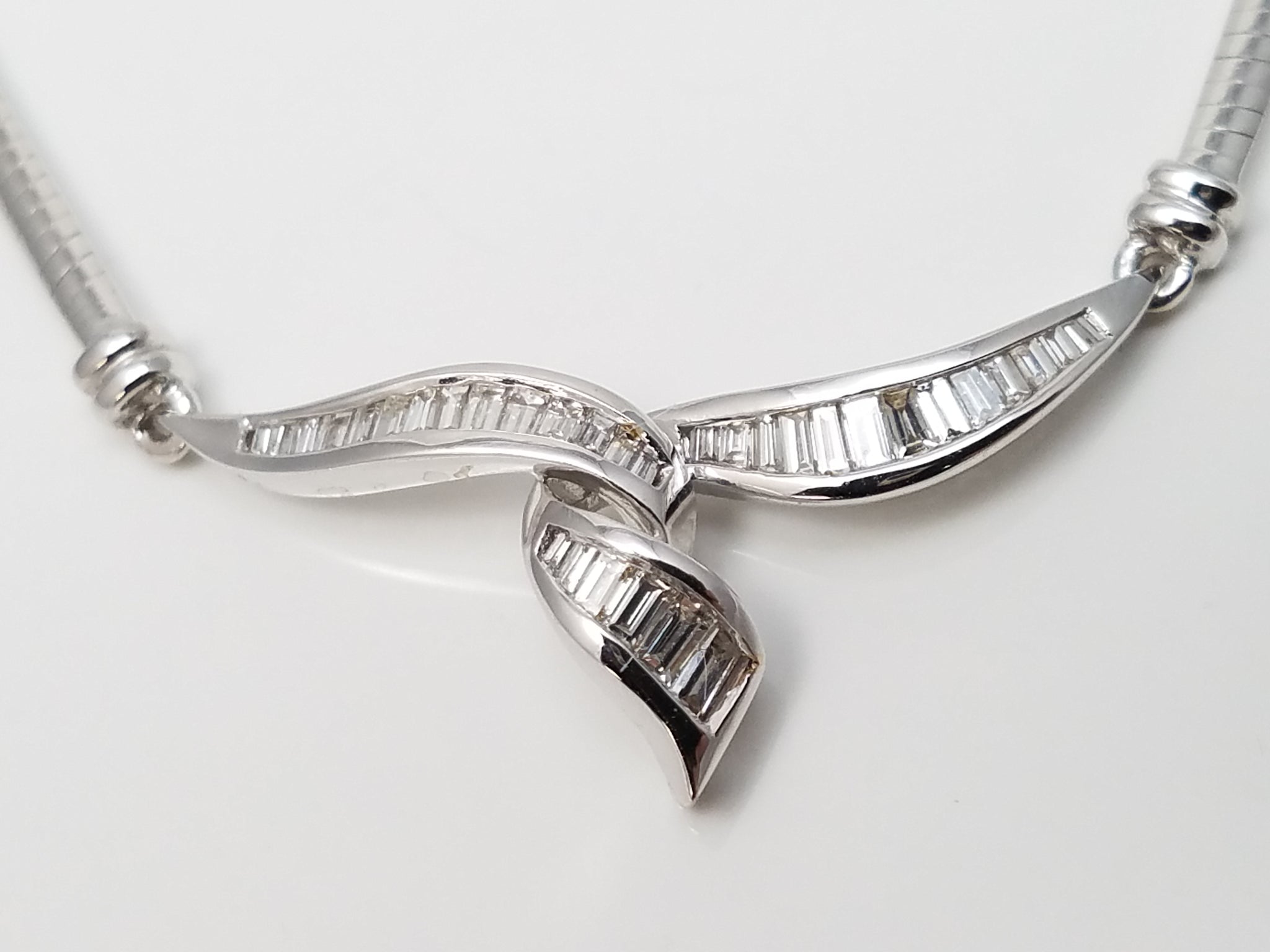 Luxurious 17" 18k White Gold Natural Diamond Necklace