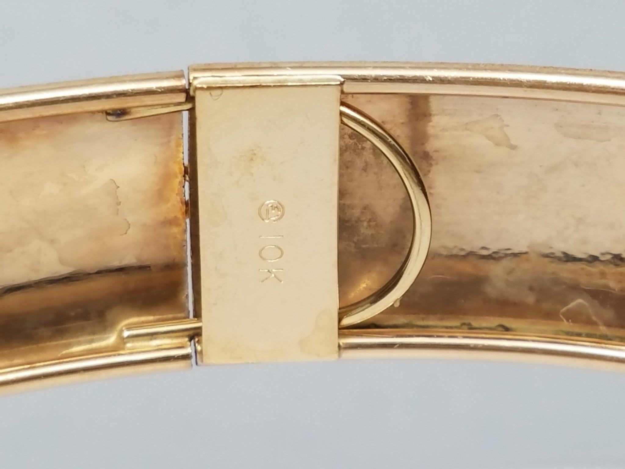 Dynamic 10k Yellow Gold Diamond Cut Bangle Bracelet