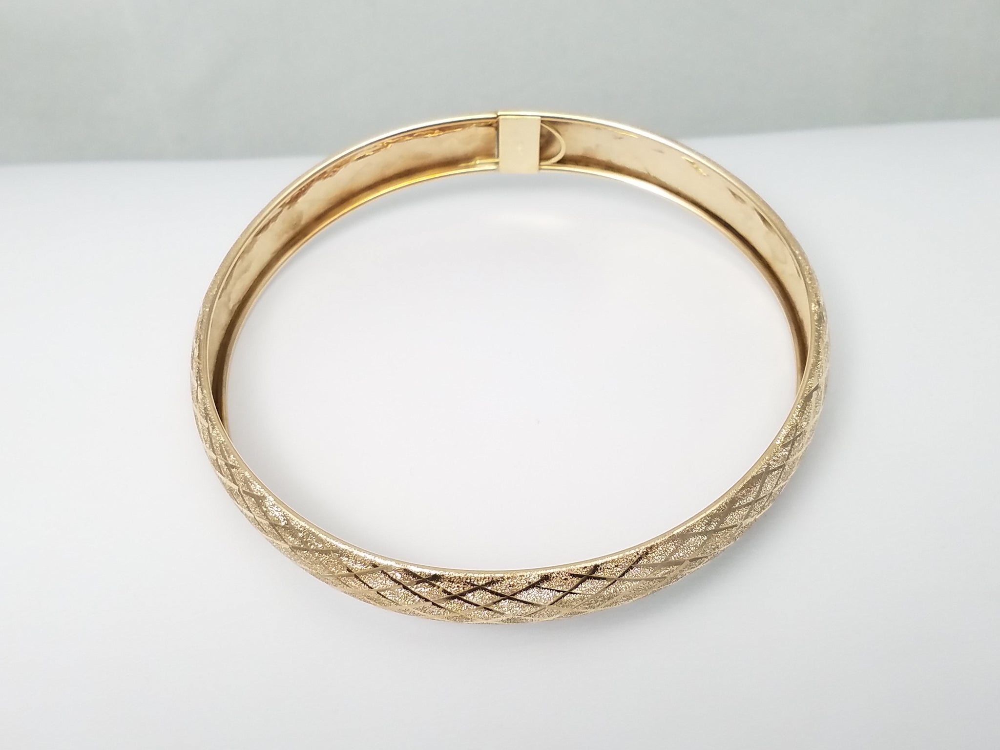 Dynamic 10k Yellow Gold Diamond Cut Bangle Bracelet