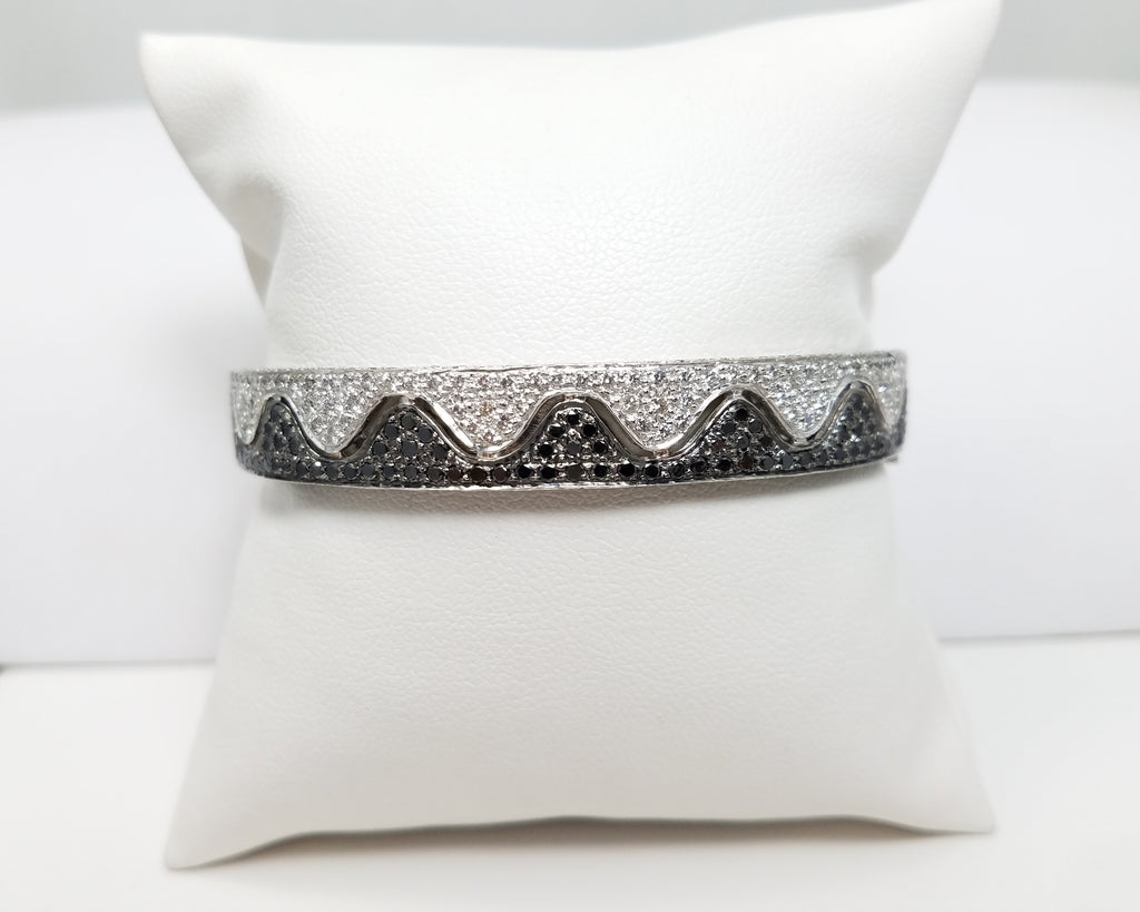 Lavish 18k White Gold Natural Diamond Bangle Bracelet