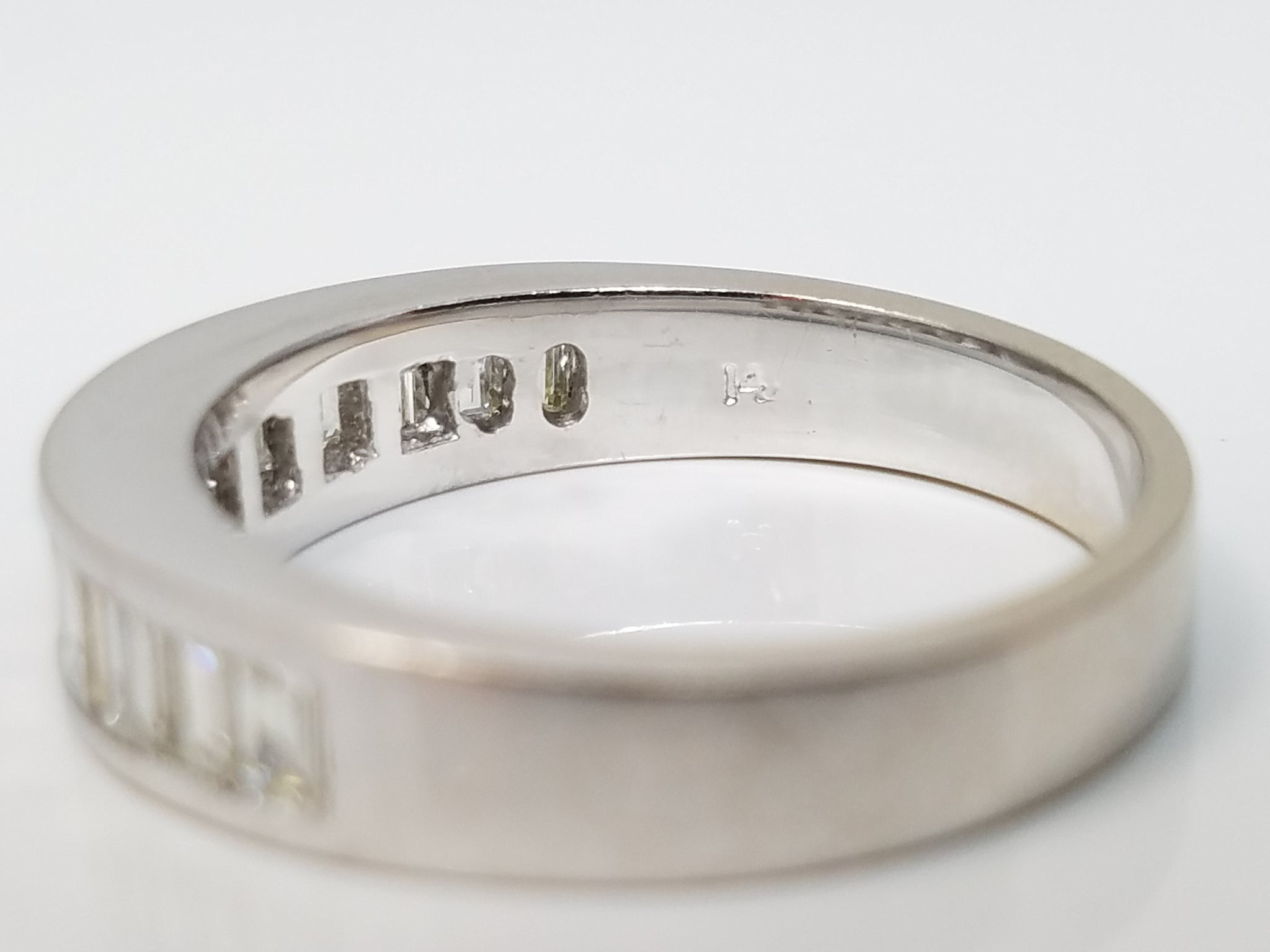 Luxurious 14k White Gold Natural Diamond Anniversary Ring Band