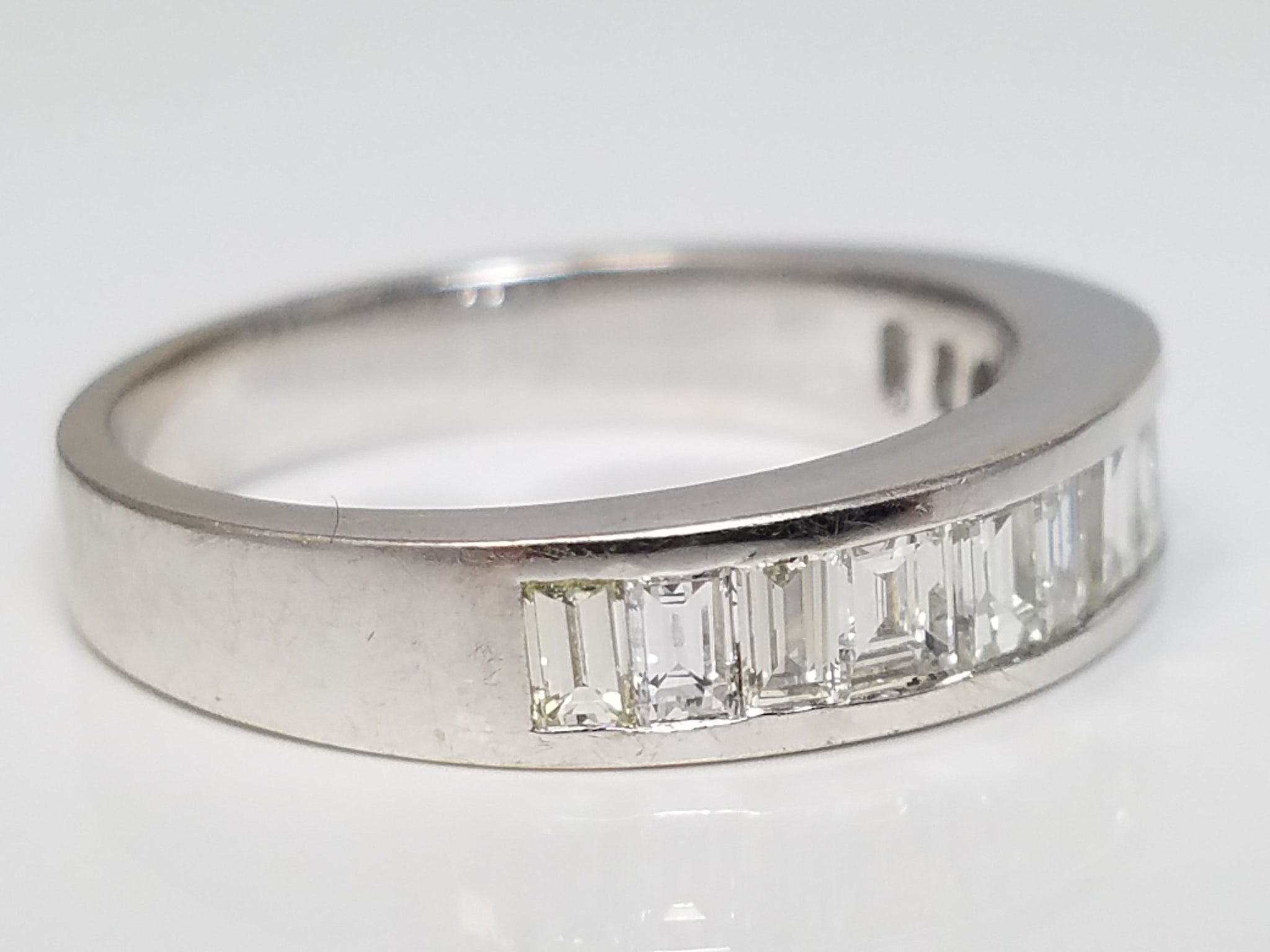 Luxurious 14k White Gold Natural Diamond Anniversary Ring Band