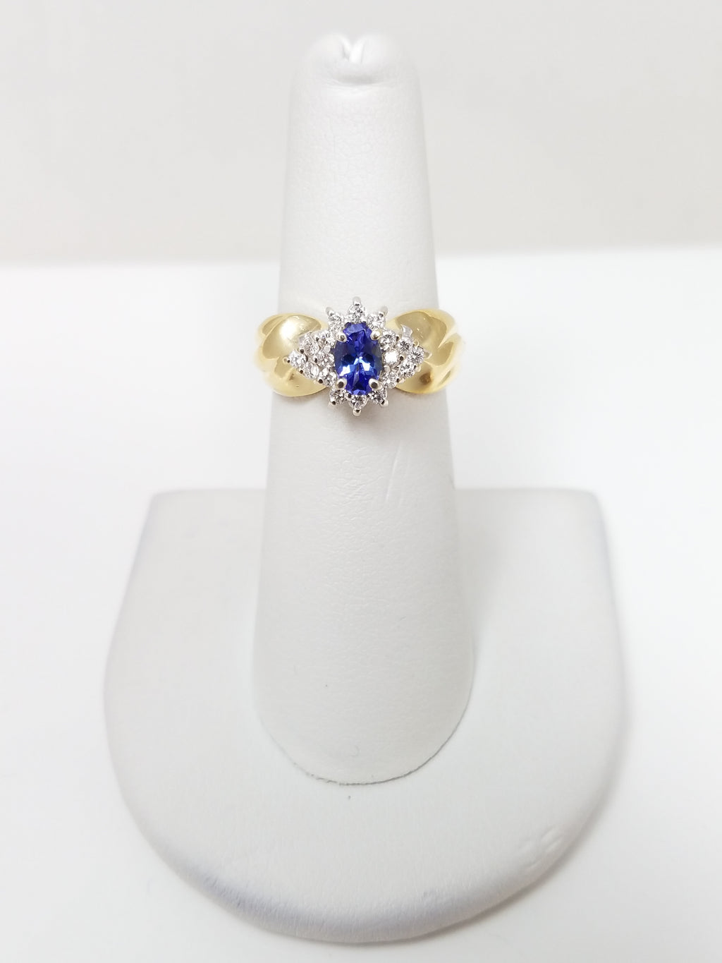 Dazzling Natural Tanzanite & Diamond Ring in 14K Yellow Gold