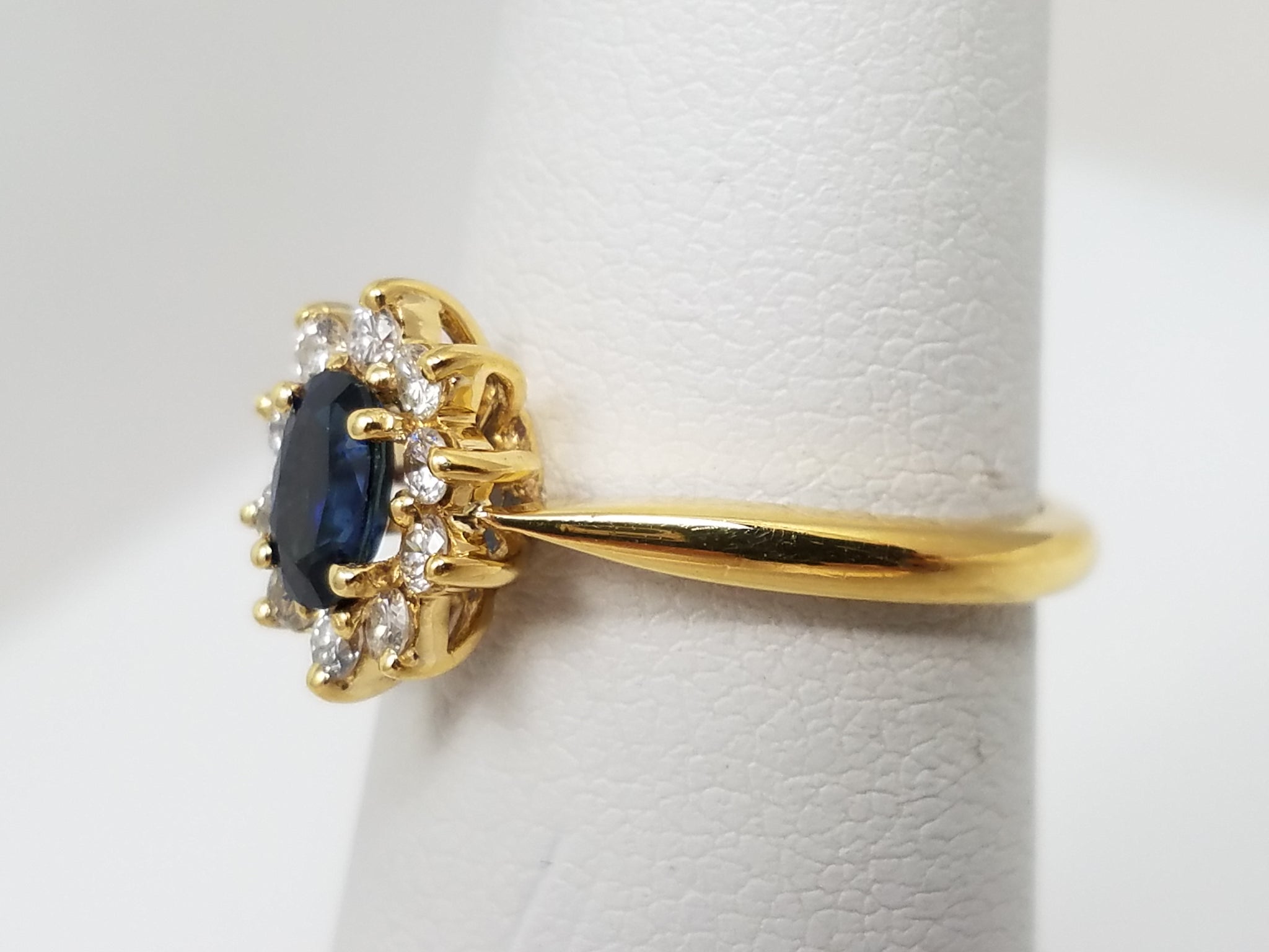 Magical 18k Yellow Gold Natural Sapphire Diamond Halo Ring