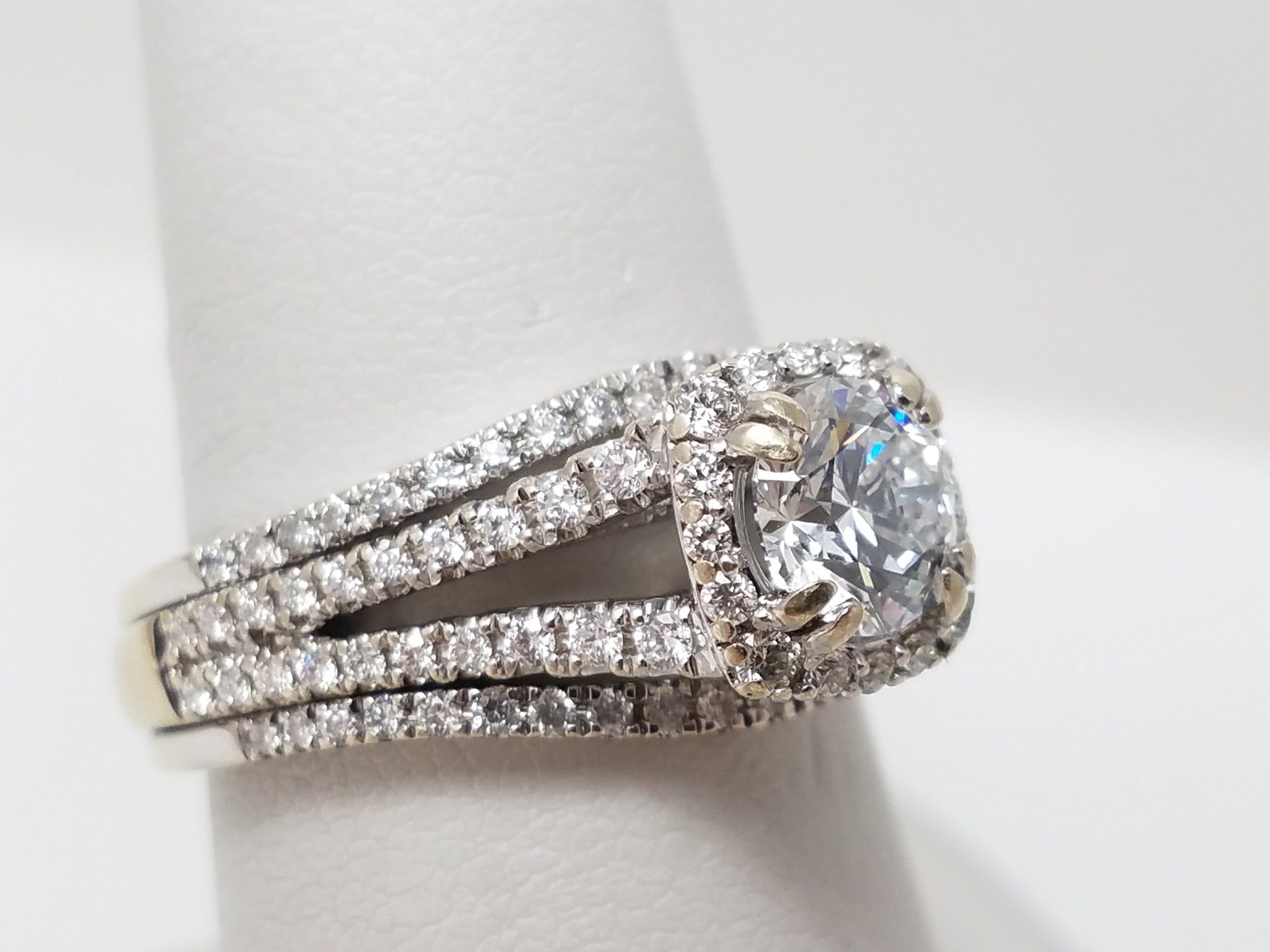 Luxurious Certified 14k White Gold Lab Grown Diamond And Natural Diamond Engagement Ring Set