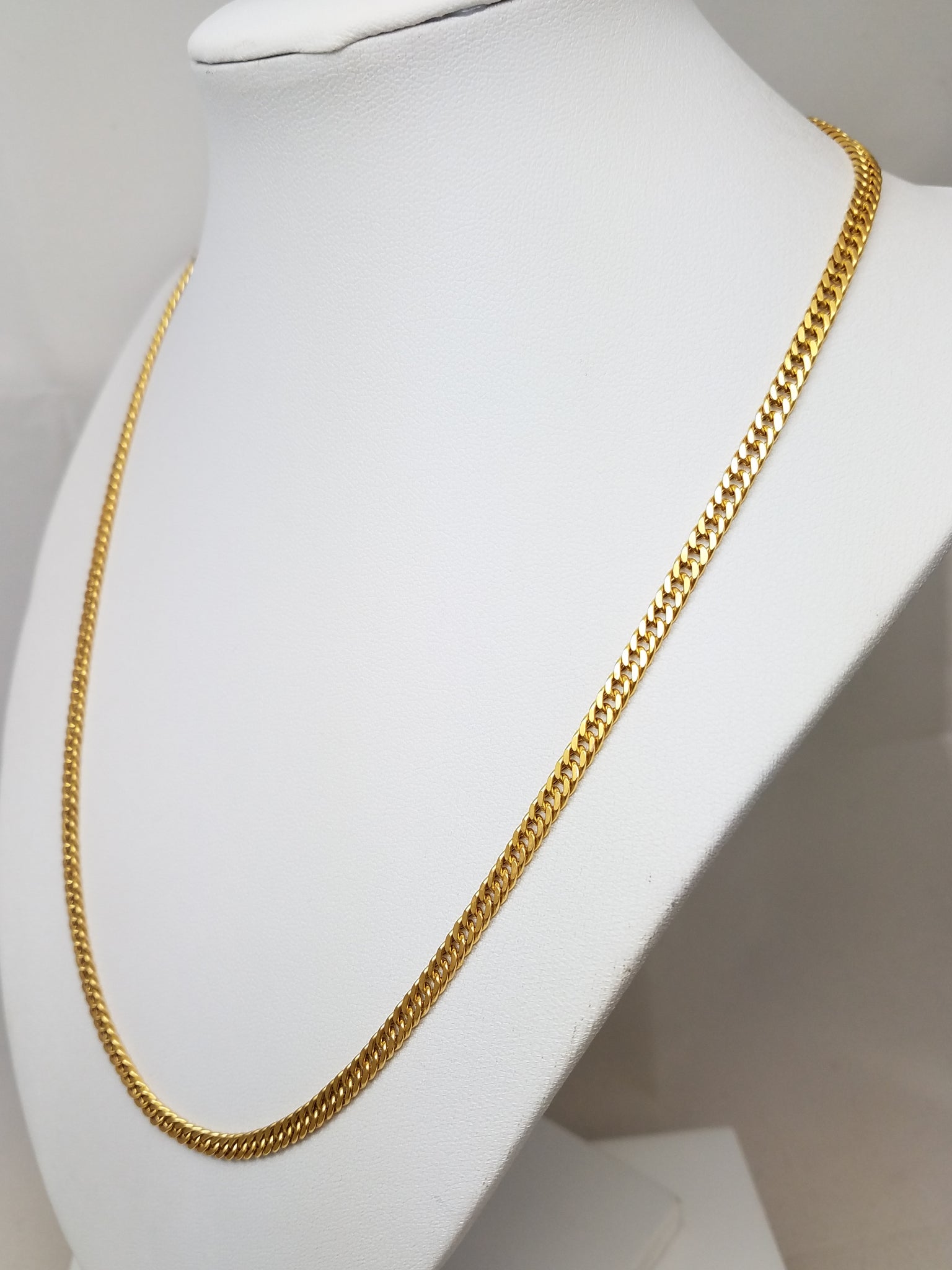 Sporty 20" 18k Yellow Gold Hollow Curb Link Chain Necklace