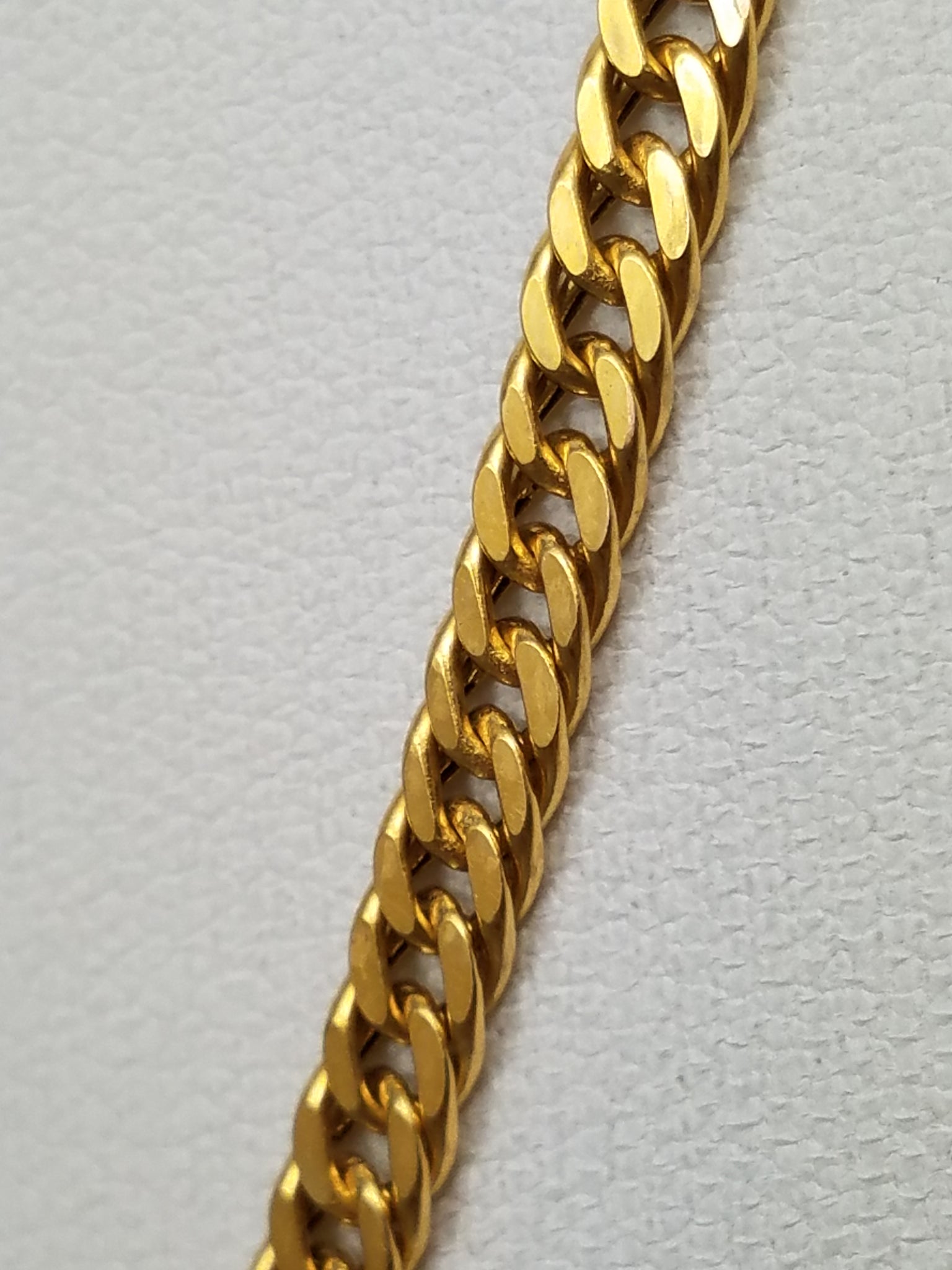 Sporty 20" 18k Yellow Gold Hollow Curb Link Chain Necklace