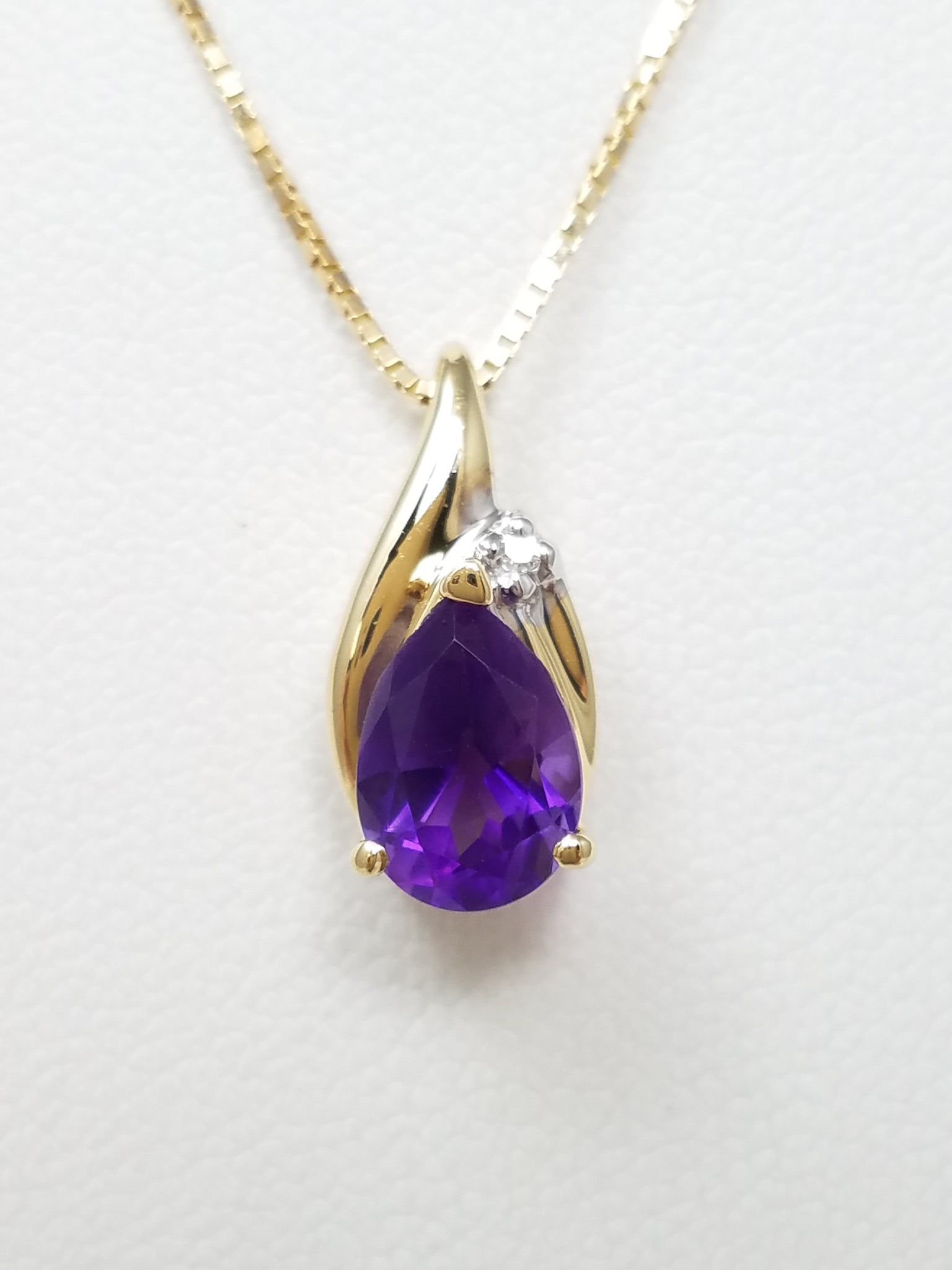 Soothing 18" 14k Yellow Gold Natural Amethyst Diamond Pendant Necklace