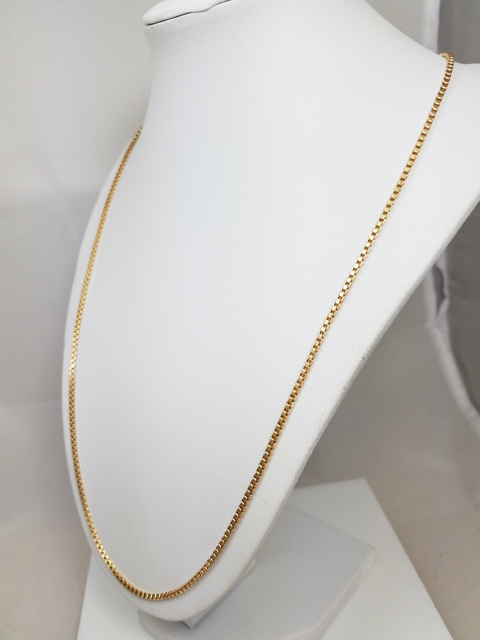 Rich 18k Yellow Gold 24" Solid Box Link Chain
