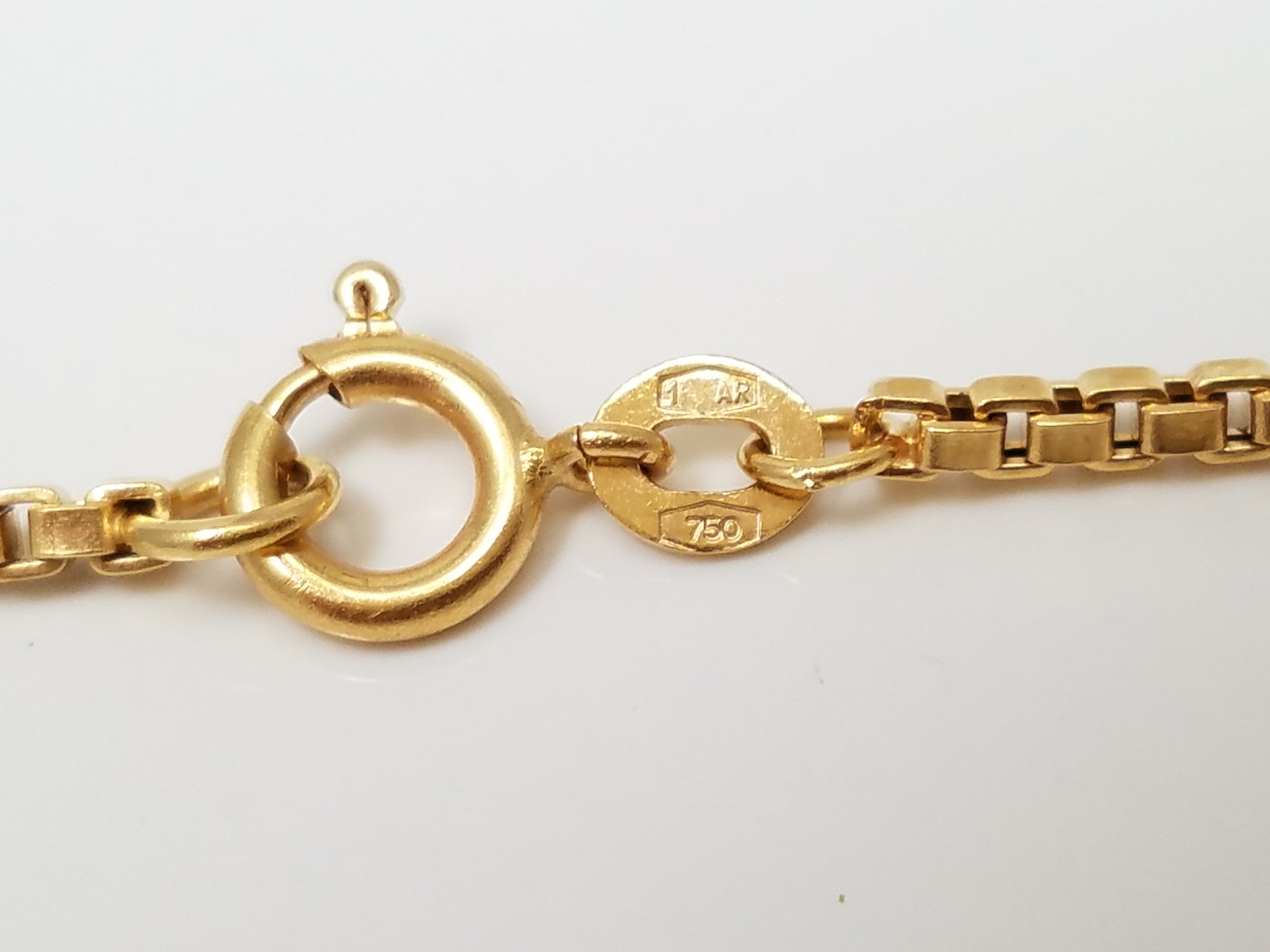 Rich 18k Yellow Gold 24" Solid Box Link Chain