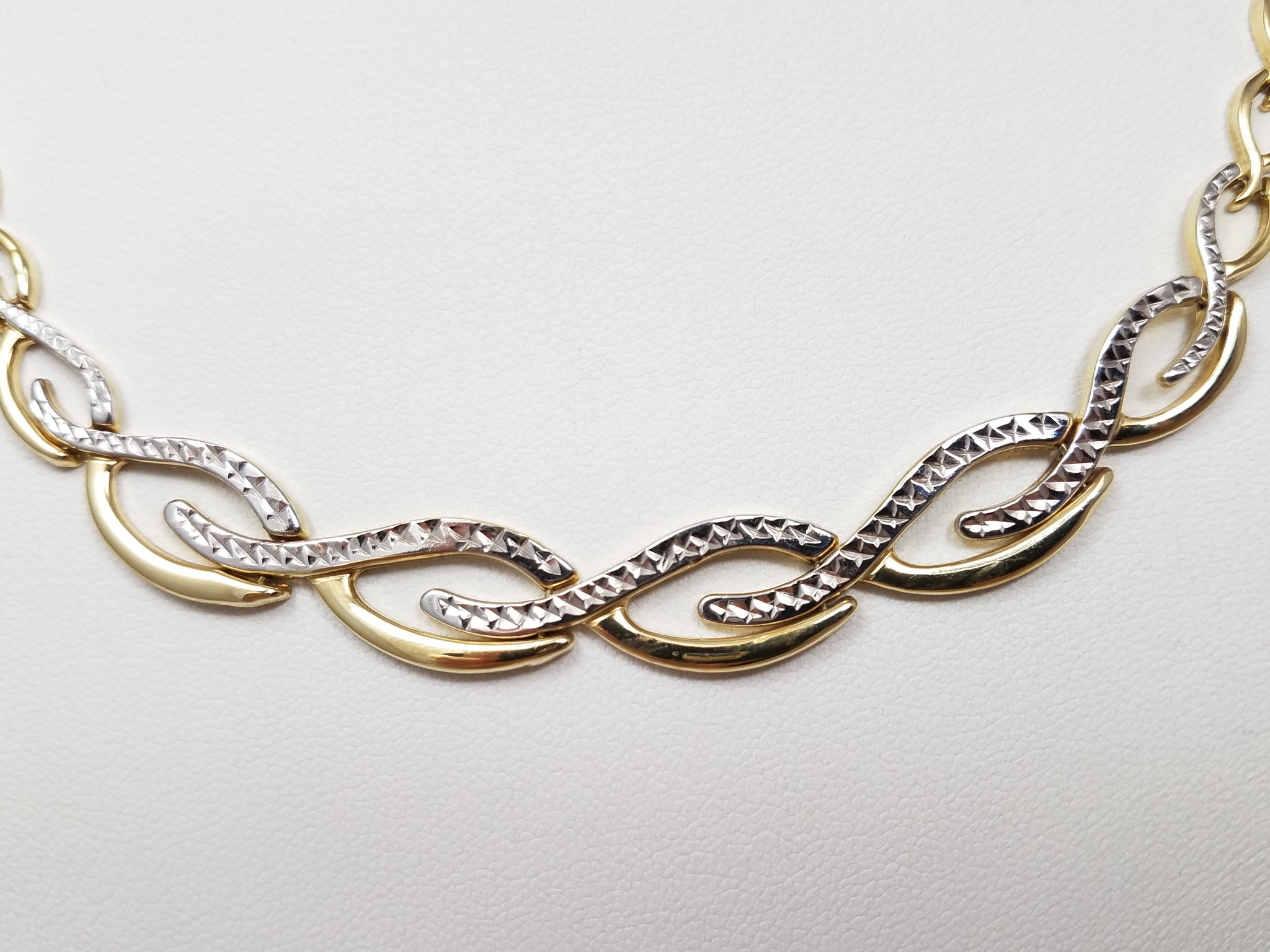 Extravagant 10k Two Tone Gold 17.5" Graduated Necklace