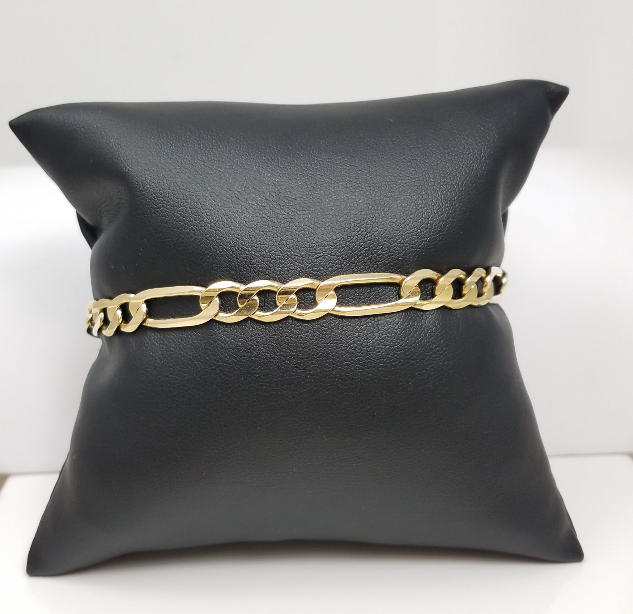 Sporty 8.75" Solid 10k Yellow Gold Figaro Link Bracelet