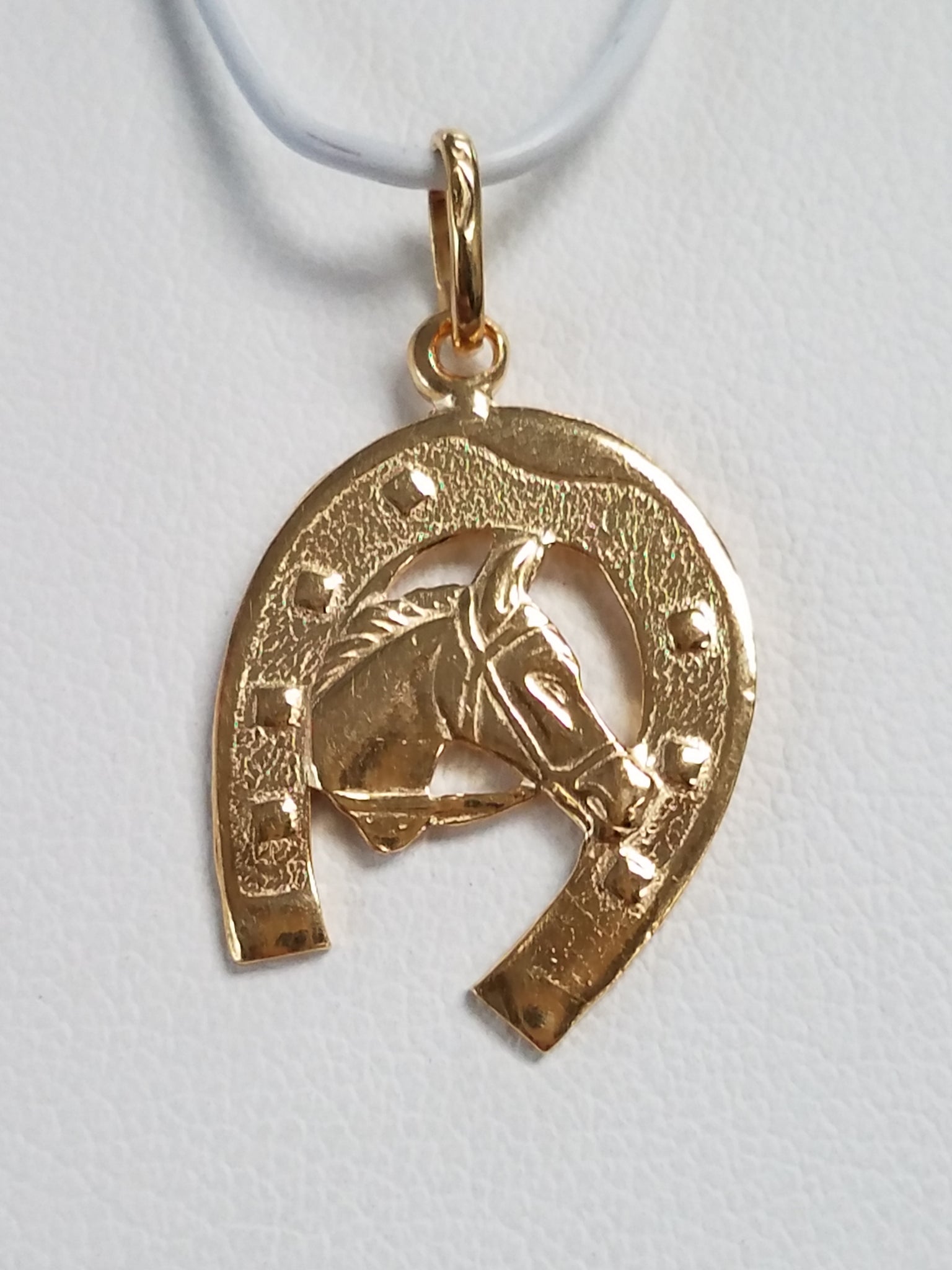 Decorative 18k Yellow Gold Solid Horseshoe Pendant
