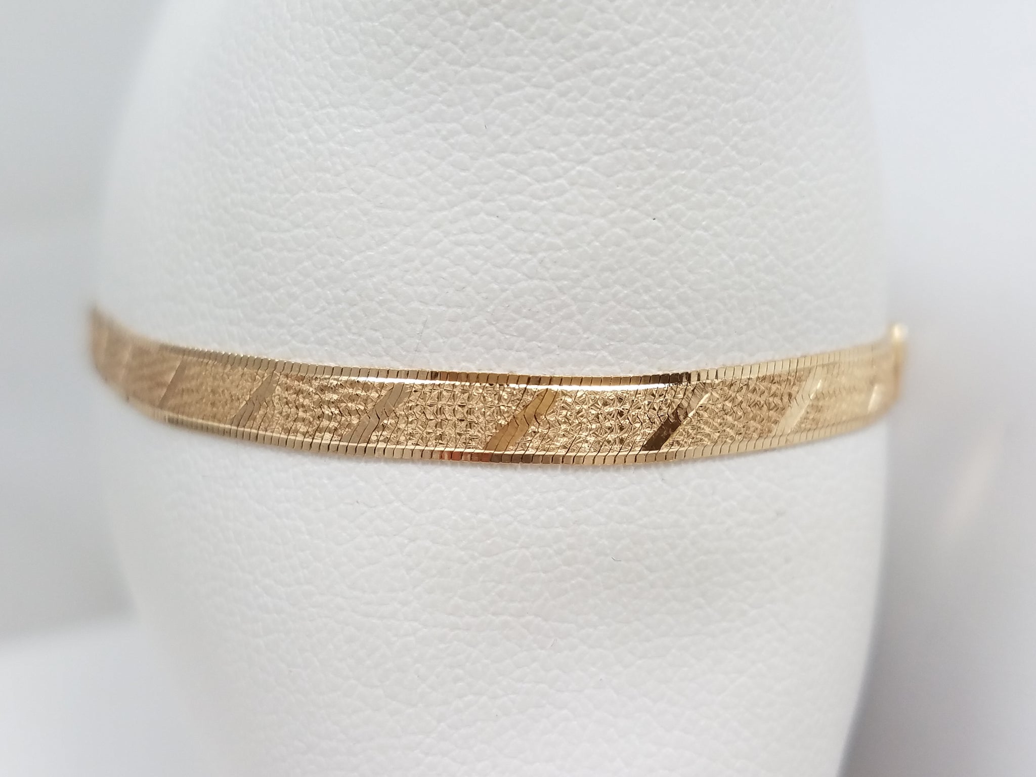 Snazzy 7.5" 14k Yellow Gold Reversible Diamond Cut Herringbone Bracelet