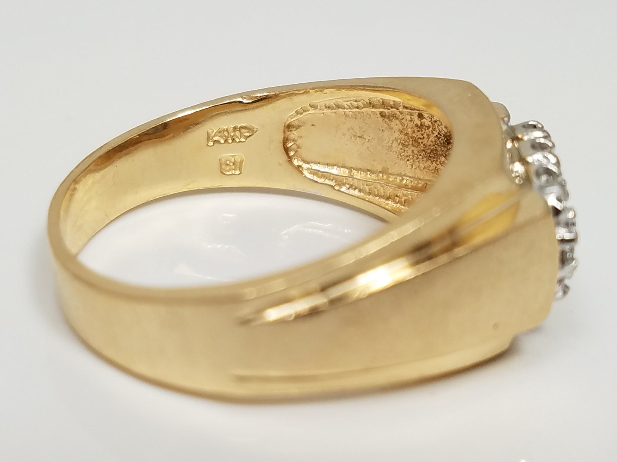 Glitzy 14k Yellow Gold Men's Natural Diamond Ring