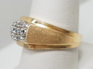 Glitzy 14k Yellow Gold Men's Natural Diamond Ring