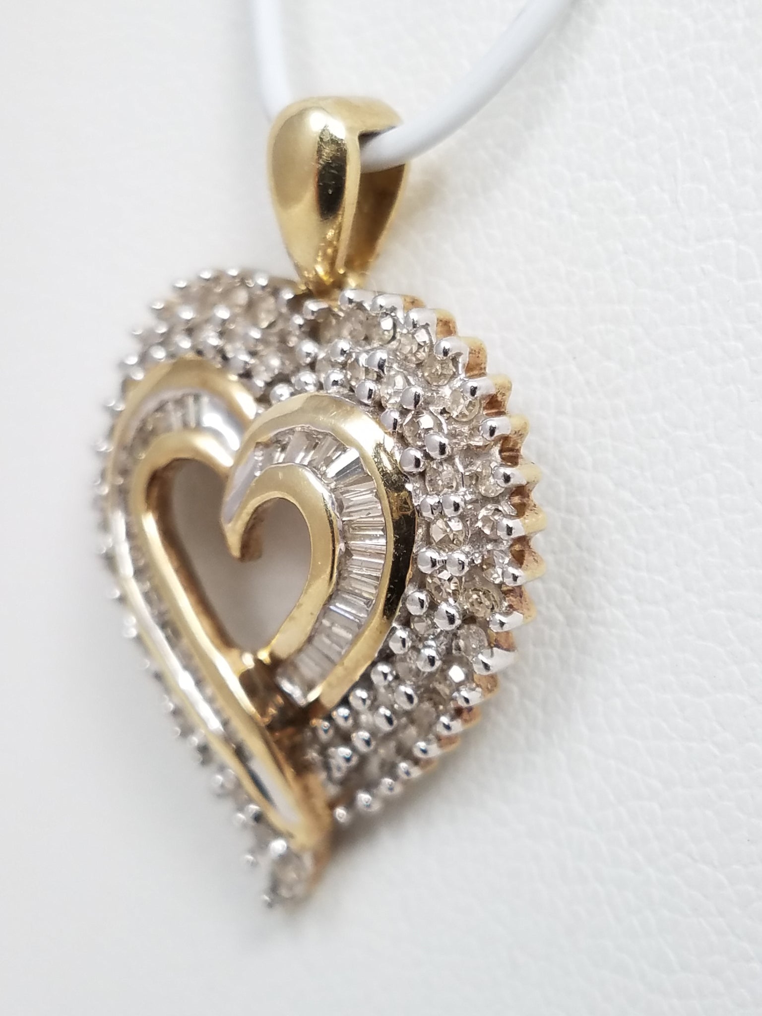 Luxurious 10k Yellow Gold Natural Diamond Heart Pendant