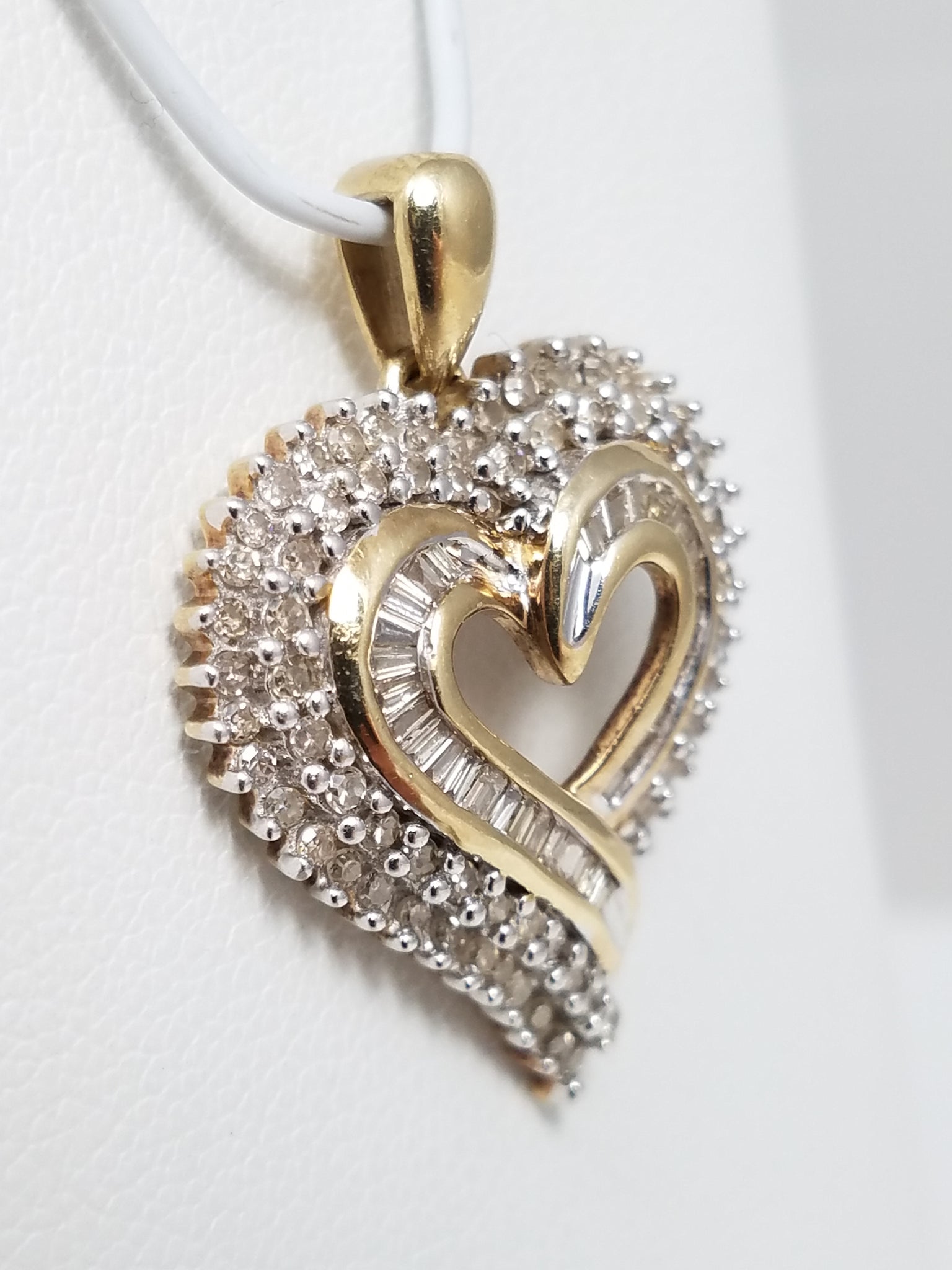 Luxurious 10k Yellow Gold Natural Diamond Heart Pendant