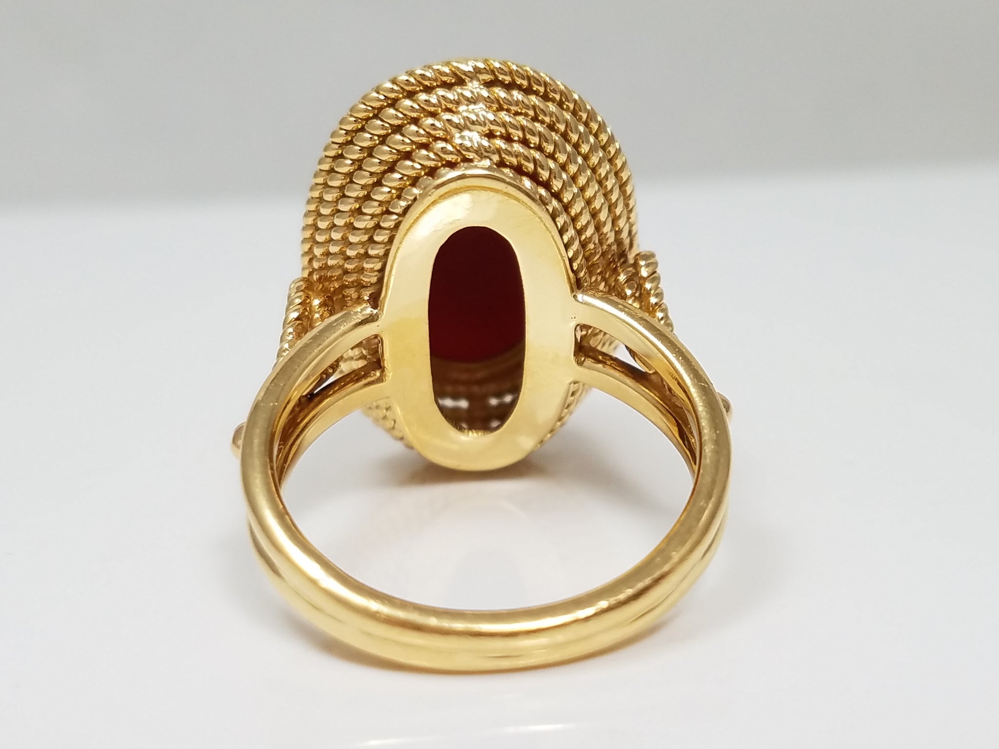 Elegant 18k Yellow Gold Natural Coral Hand Made Ring