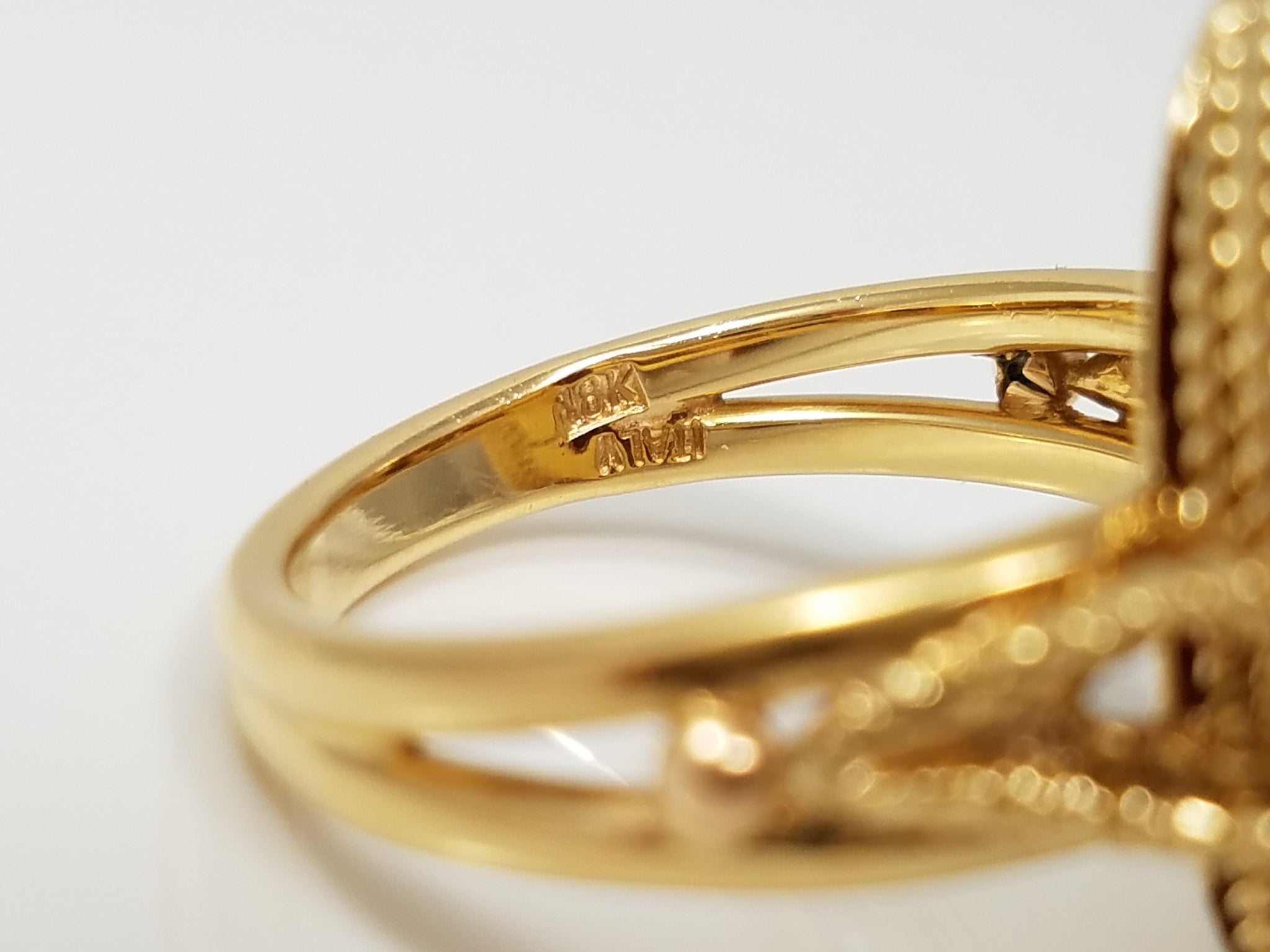 Elegant 18k Yellow Gold Natural Coral Hand Made Ring