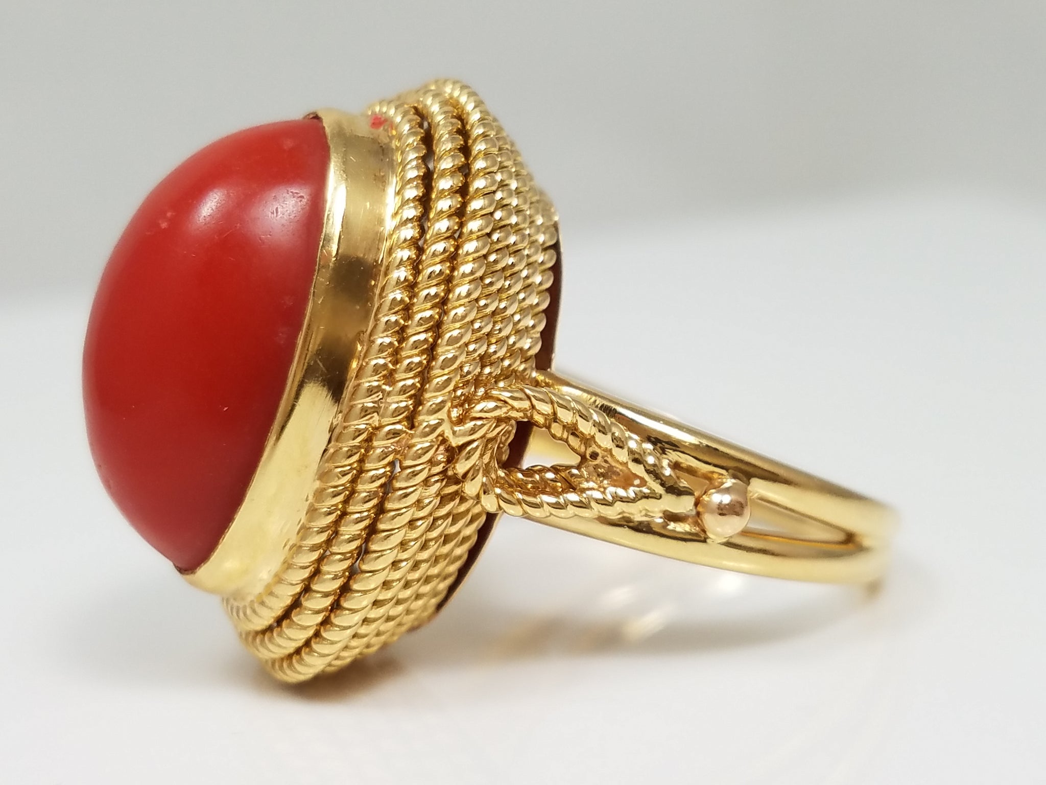 Elegant 18k Yellow Gold Natural Coral Hand Made Ring