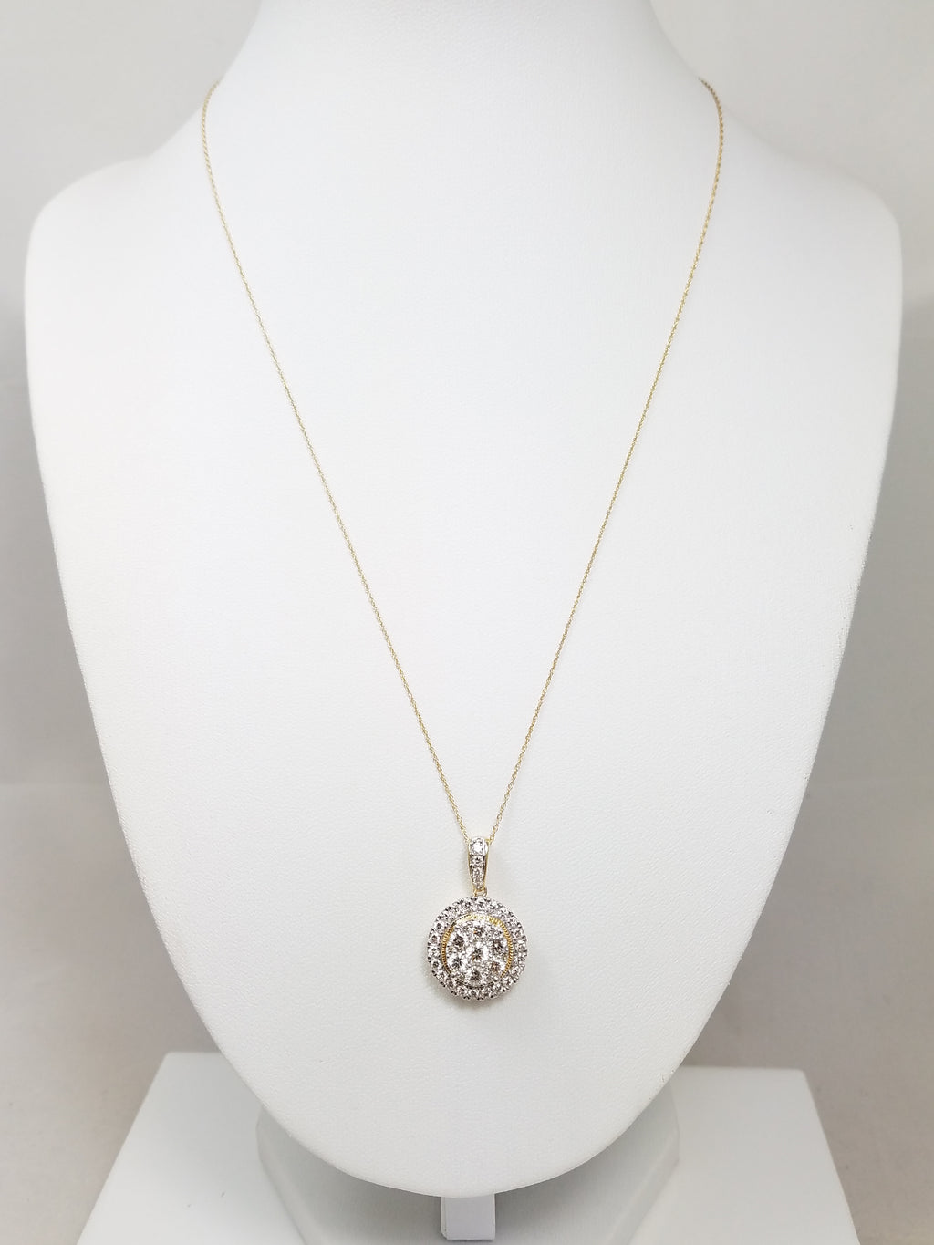 Luxurious 18" 14k Yellow Gold Natural Diamond Pendant Necklace