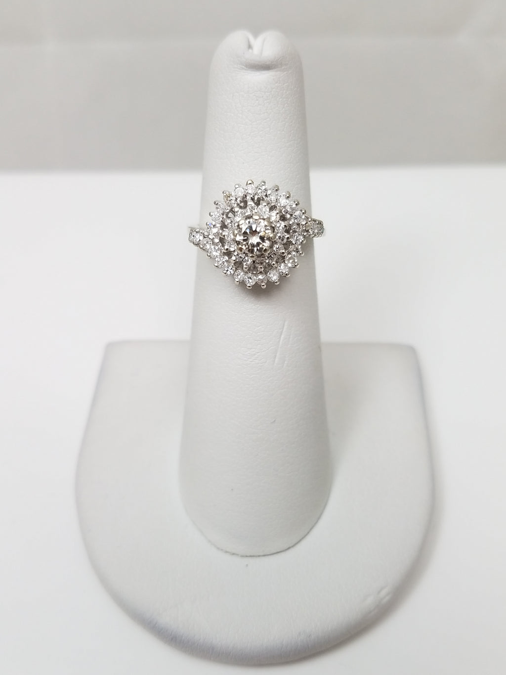 Elegant 18k White Gold 0.75ctw Natural Diamond Engagement Ring