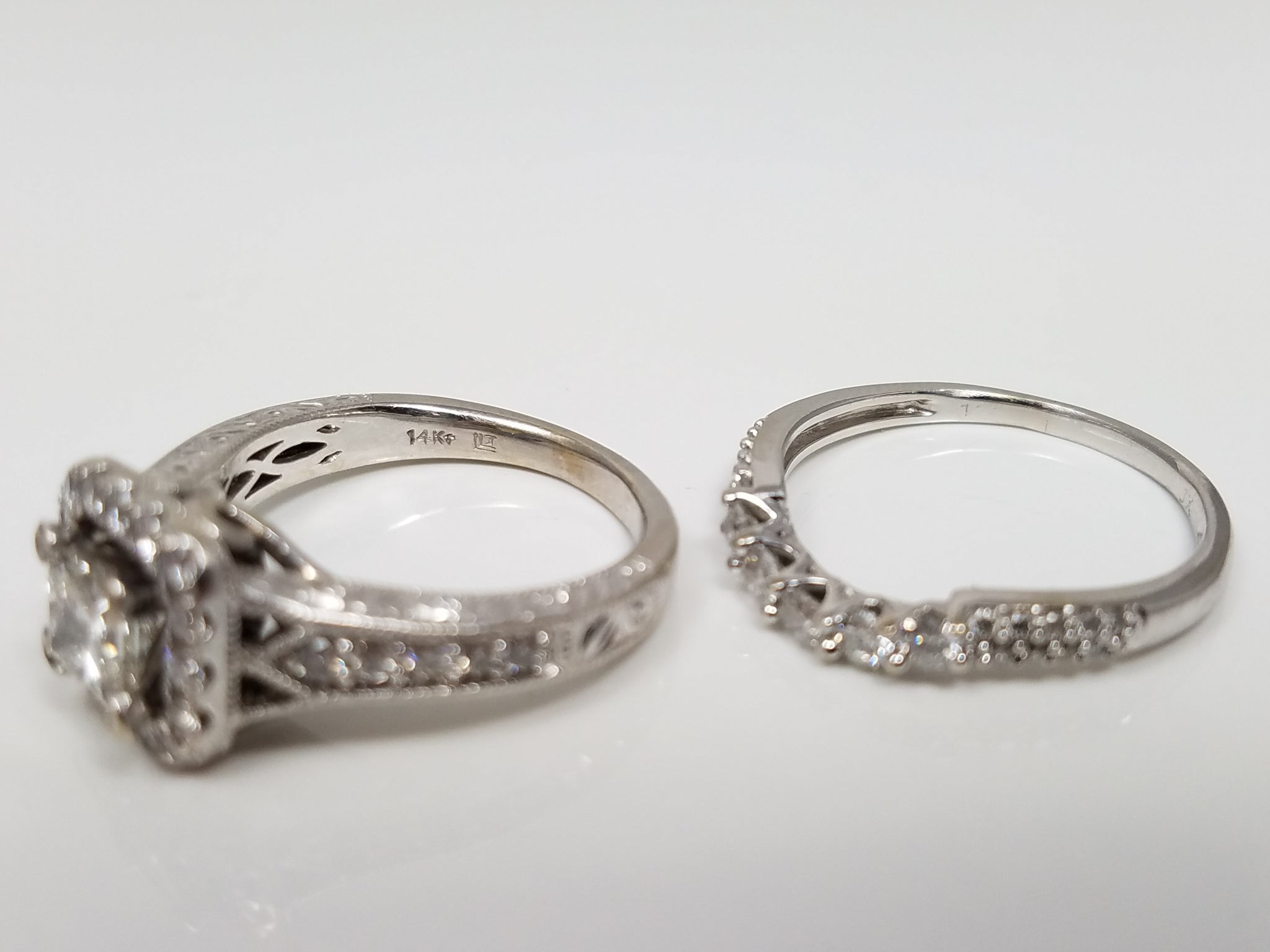 Extraordinary 14k White Gold IGI Certified 1.55ctw Natural Diamond Engagement Ring Set