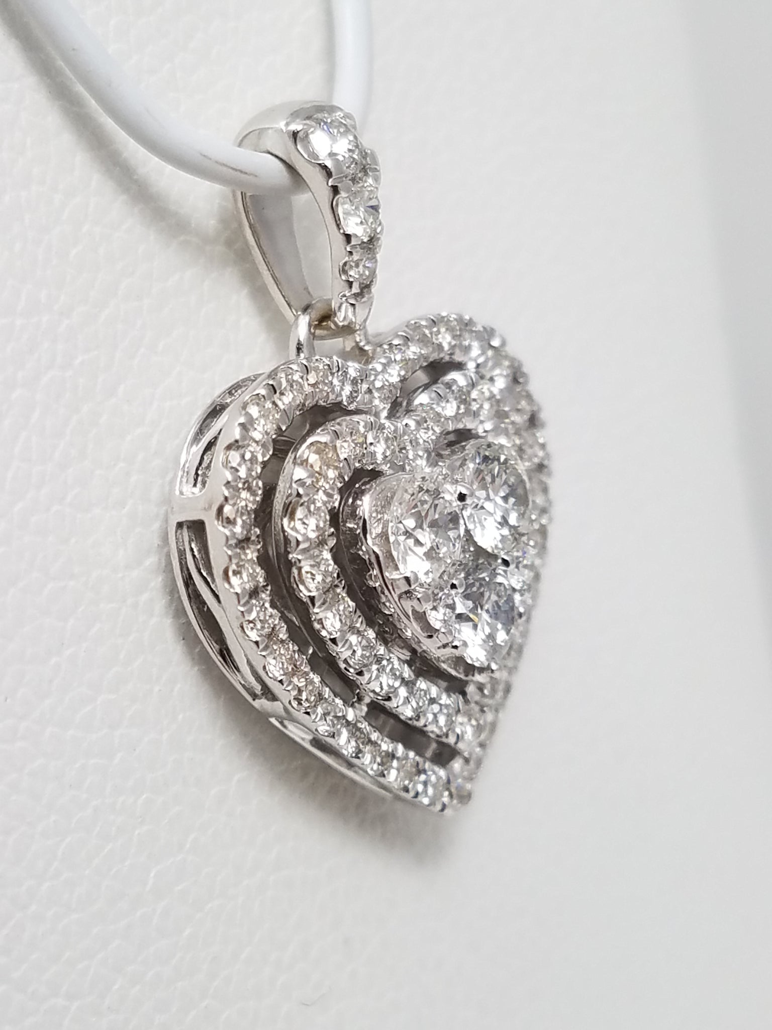 Elegant 14k White Gold 1ctw Natural Diamond Heart Pendant