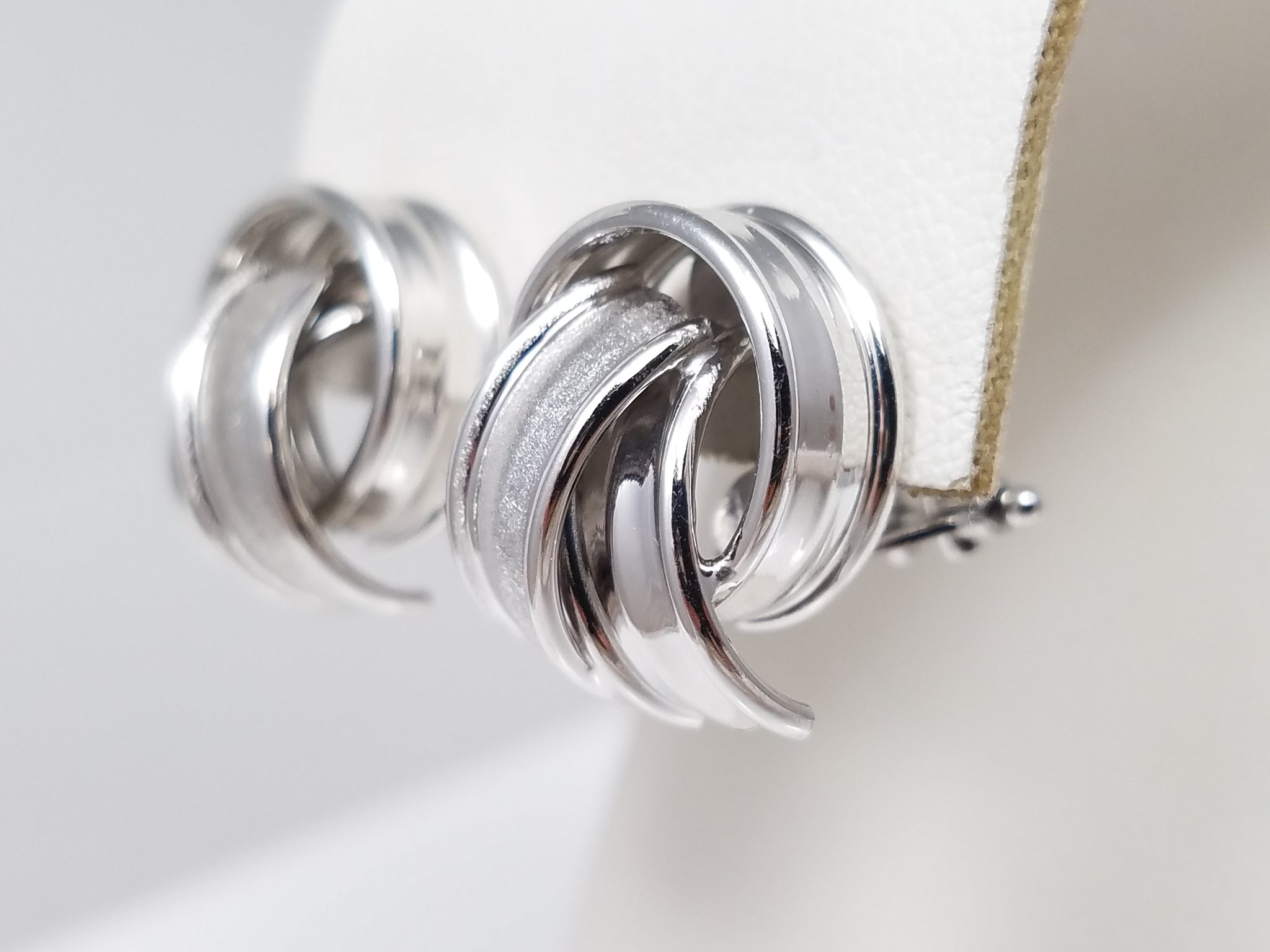 Chic 14k White Gold 3D Hollow Ribbon Earrings Italy