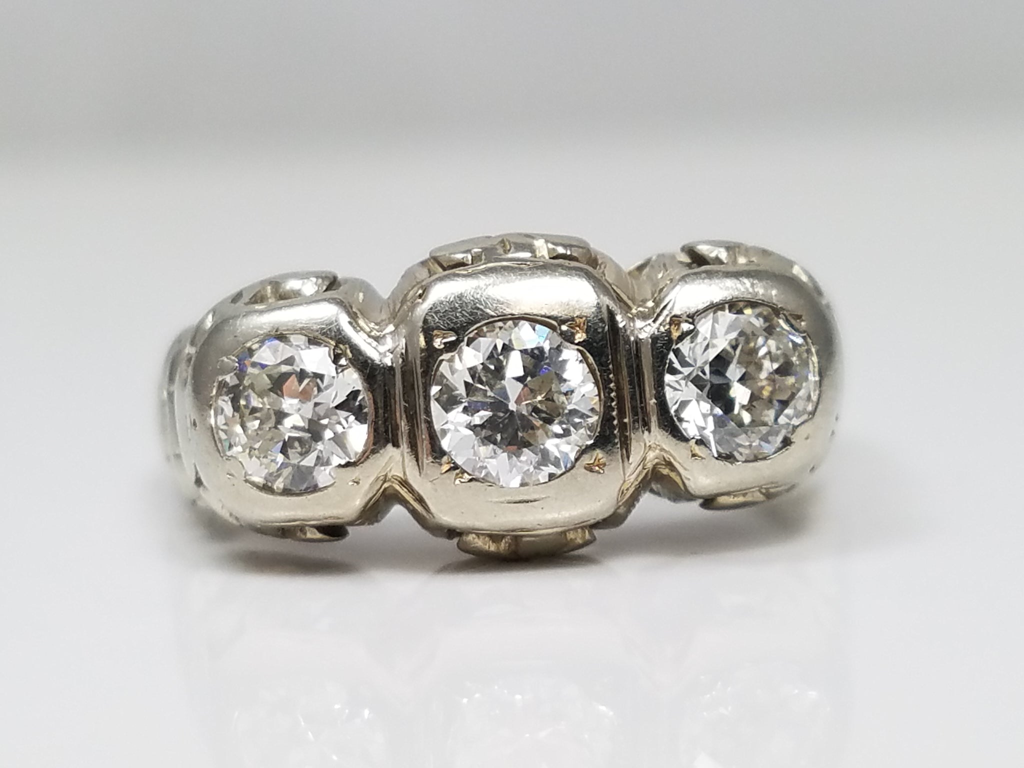 Elegant 1930's Art Deco 18k White Gold 0.60ctw Diamond Engagement Ring