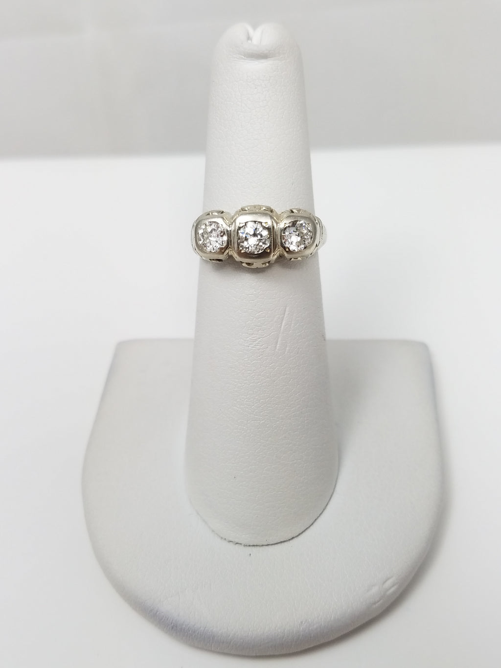 Elegant 1930's Art Deco 18k White Gold 0.60ctw Diamond Engagement Ring