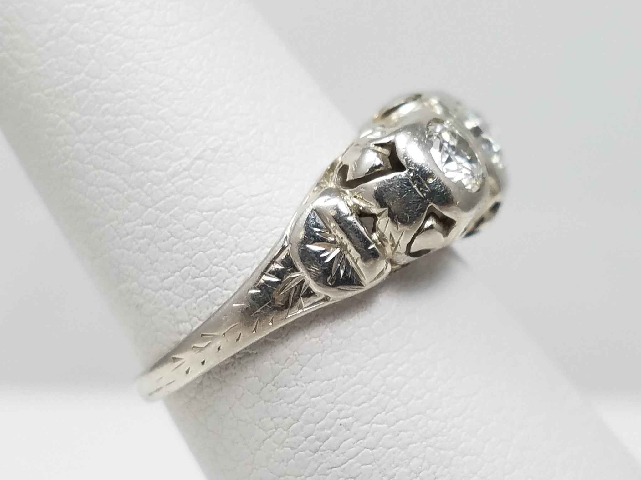 Elegant 1930's Art Deco 18k White Gold 0.60ctw Diamond Engagement Ring