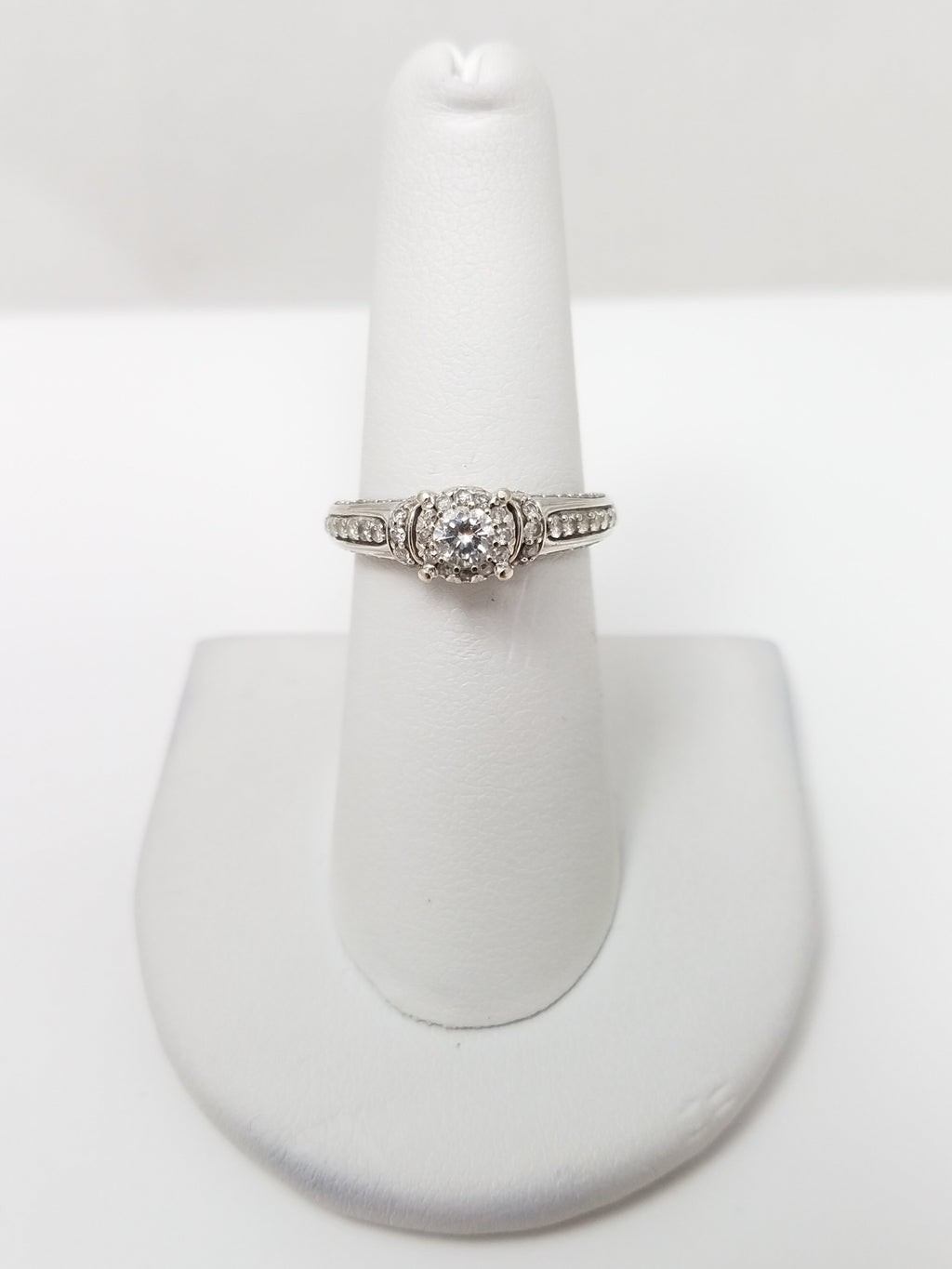 Luxurious 10k White Gold Natural Diamond Engagement Ring