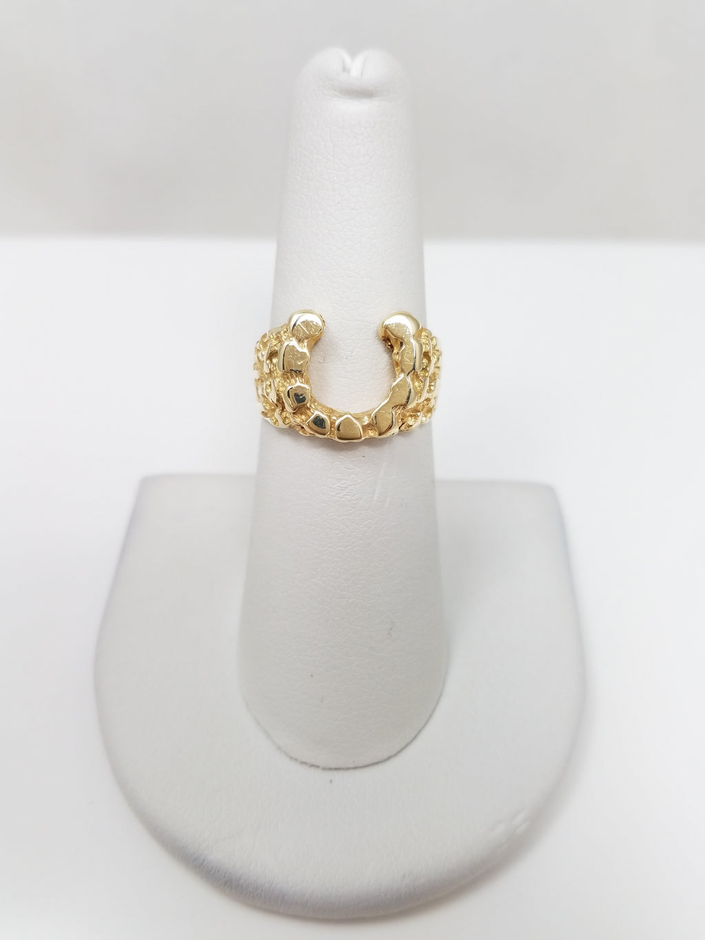 Feeling Lucky! Attractive 14k Yellow Gold Nugget Style Horseshoe Ring
