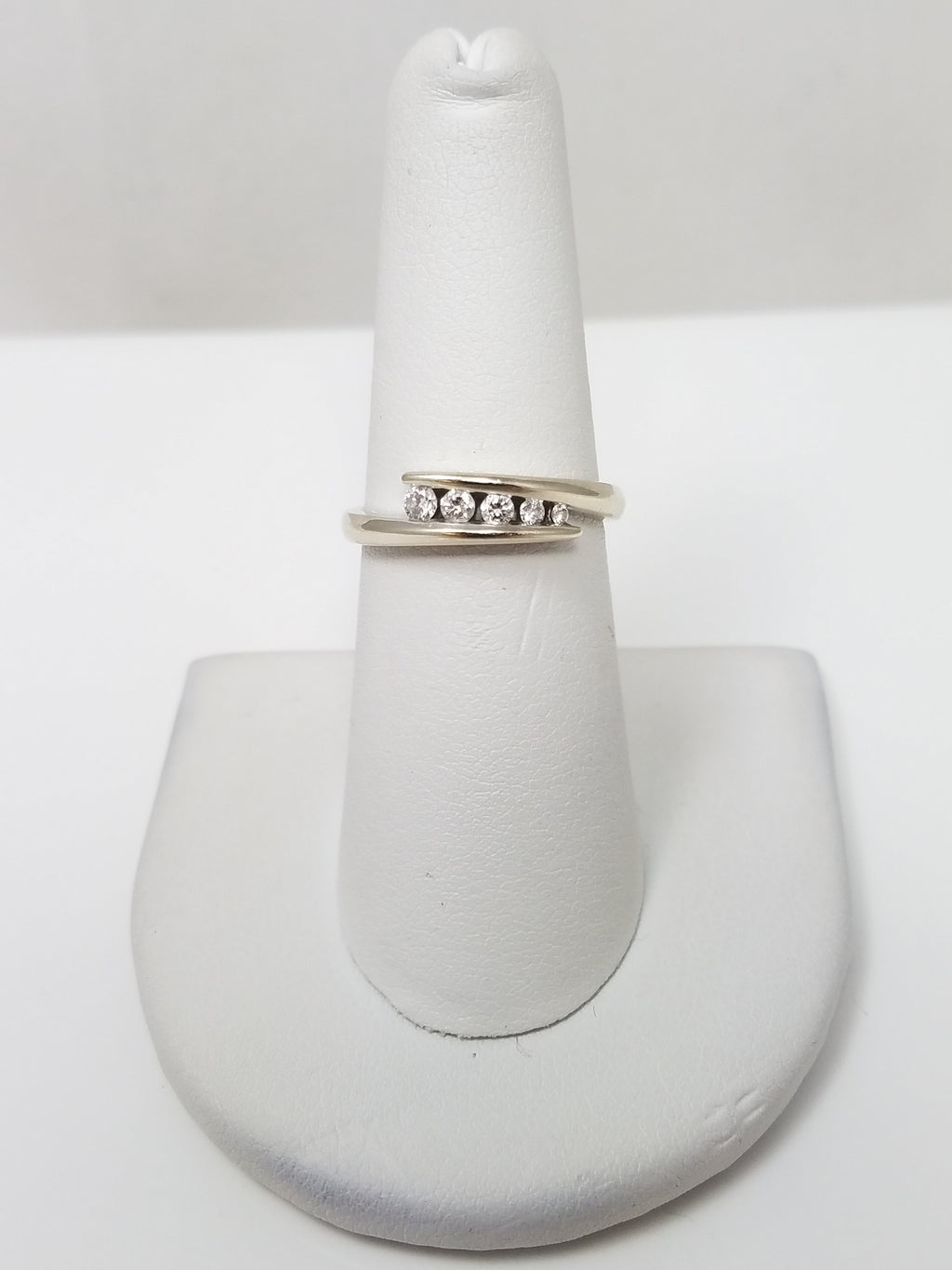 Modern Graduating Natural Diamond 10k White Gold Ring