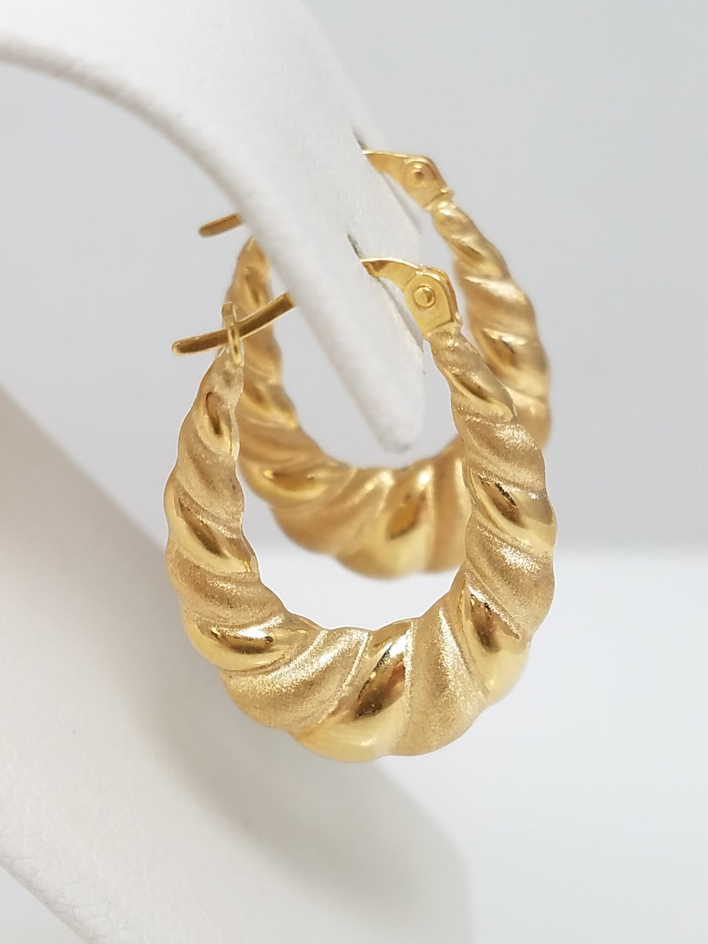 Elegant Italian 14k Yellow Gold Hollow Hoop Earrings