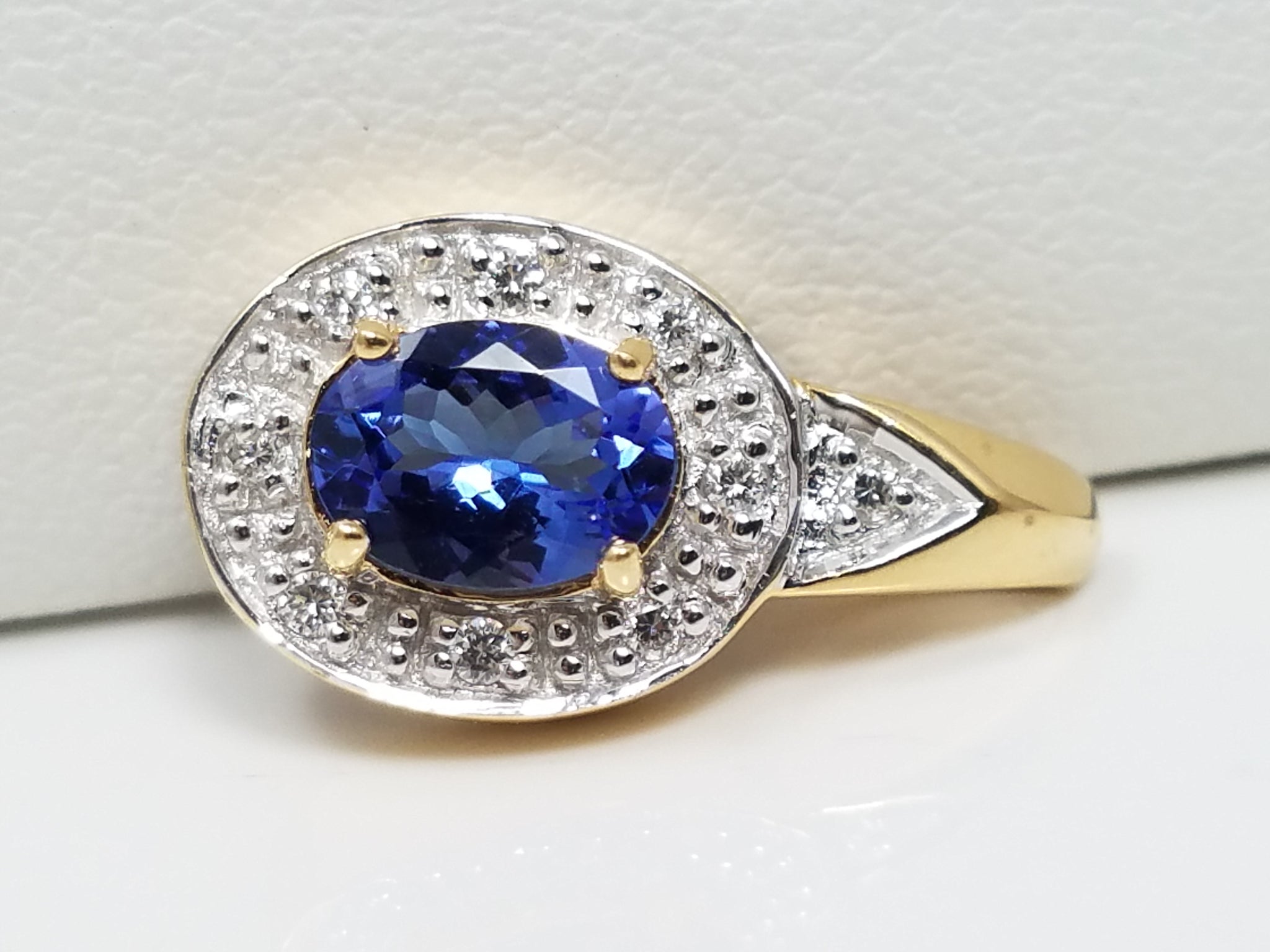 Sweet Natural Tanzanite & Natural Diamond 18k Yellow Gold Pendant
