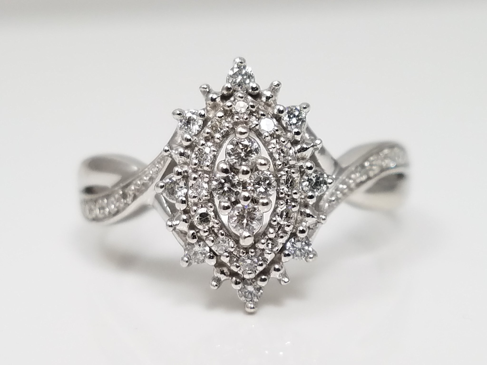 Attractive 10k White Gold Natural Diamond Engagement Ring